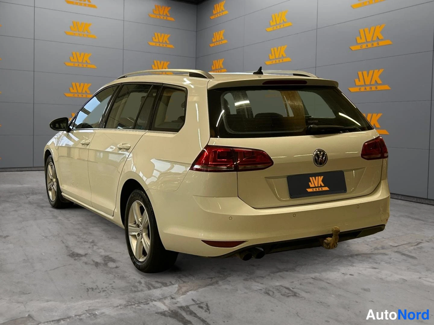 White Volkswagen Golf 2014, rear three-quarter, photo 6