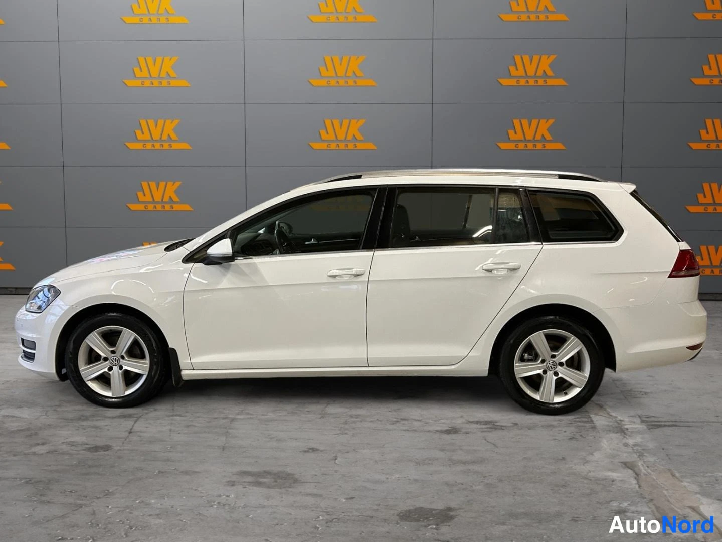 White Volkswagen Golf 2014, side, photo 4