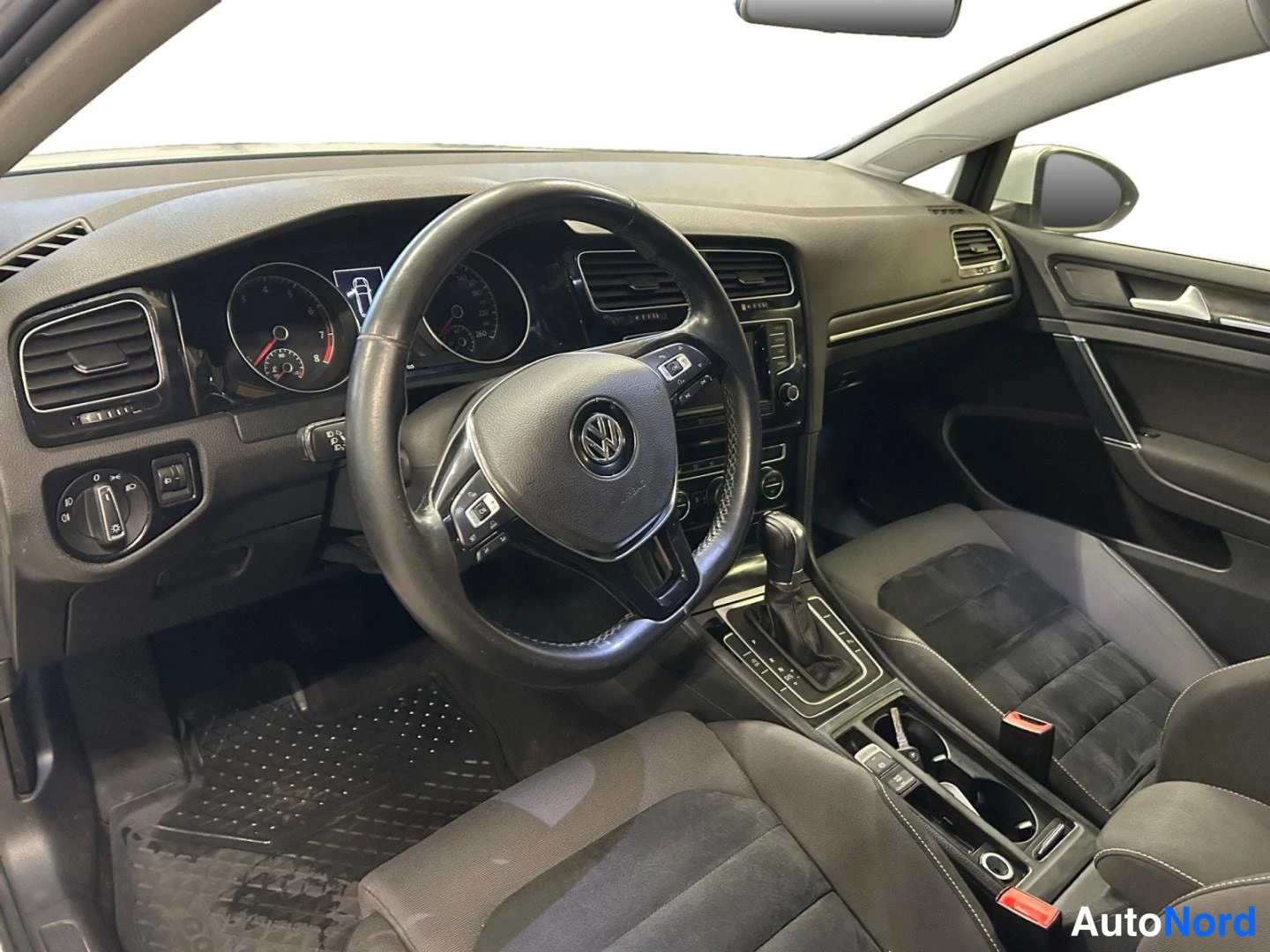 White Volkswagen Golf 2014, cockpit, photo 7