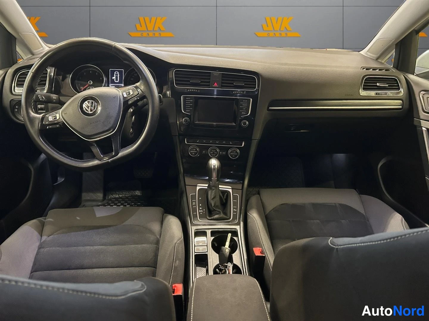 White Volkswagen Golf 2014, cockpit, photo 8