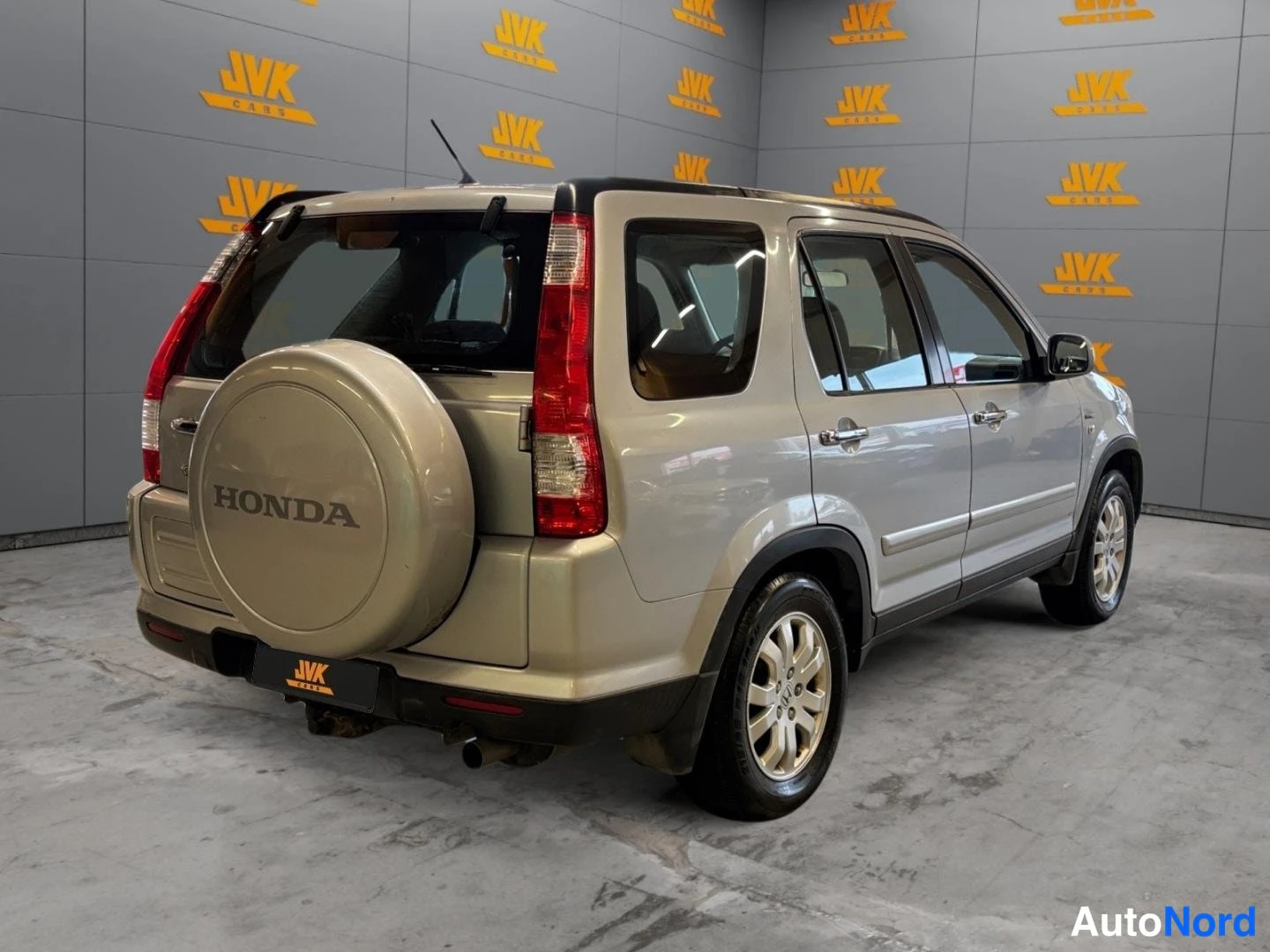 Grey Honda CR-V 2005, rear three-quarter, photo 5