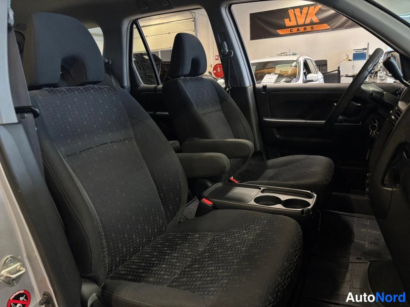 Grey Honda CR-V 2005, front seats, photo 10