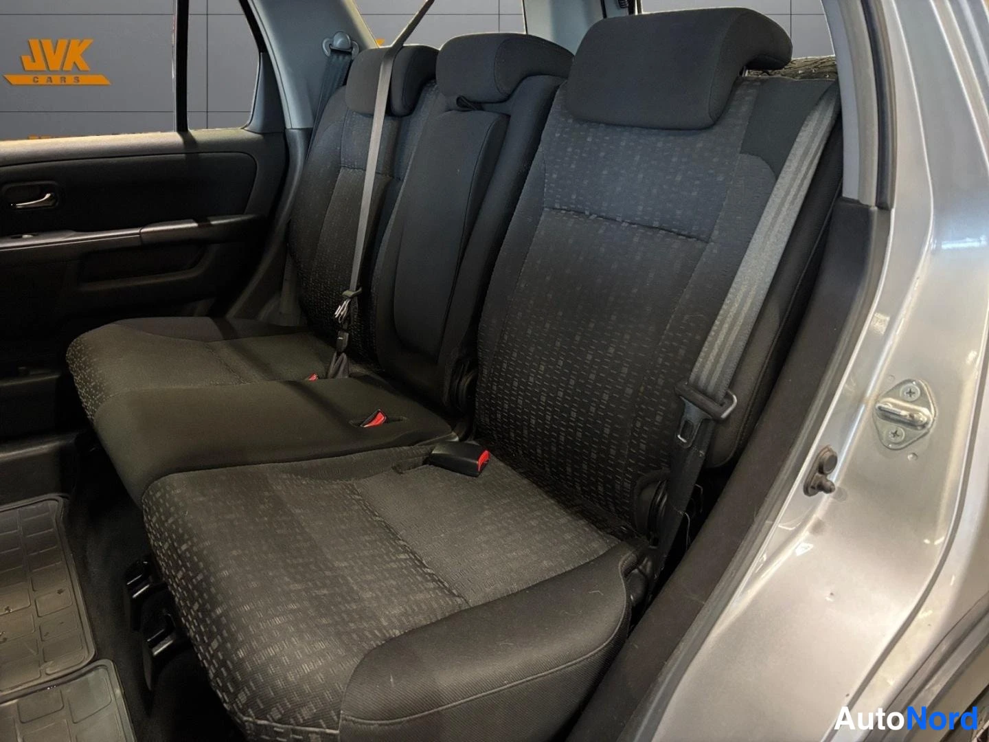 Grey Honda CR-V 2005, rear seats, photo 11