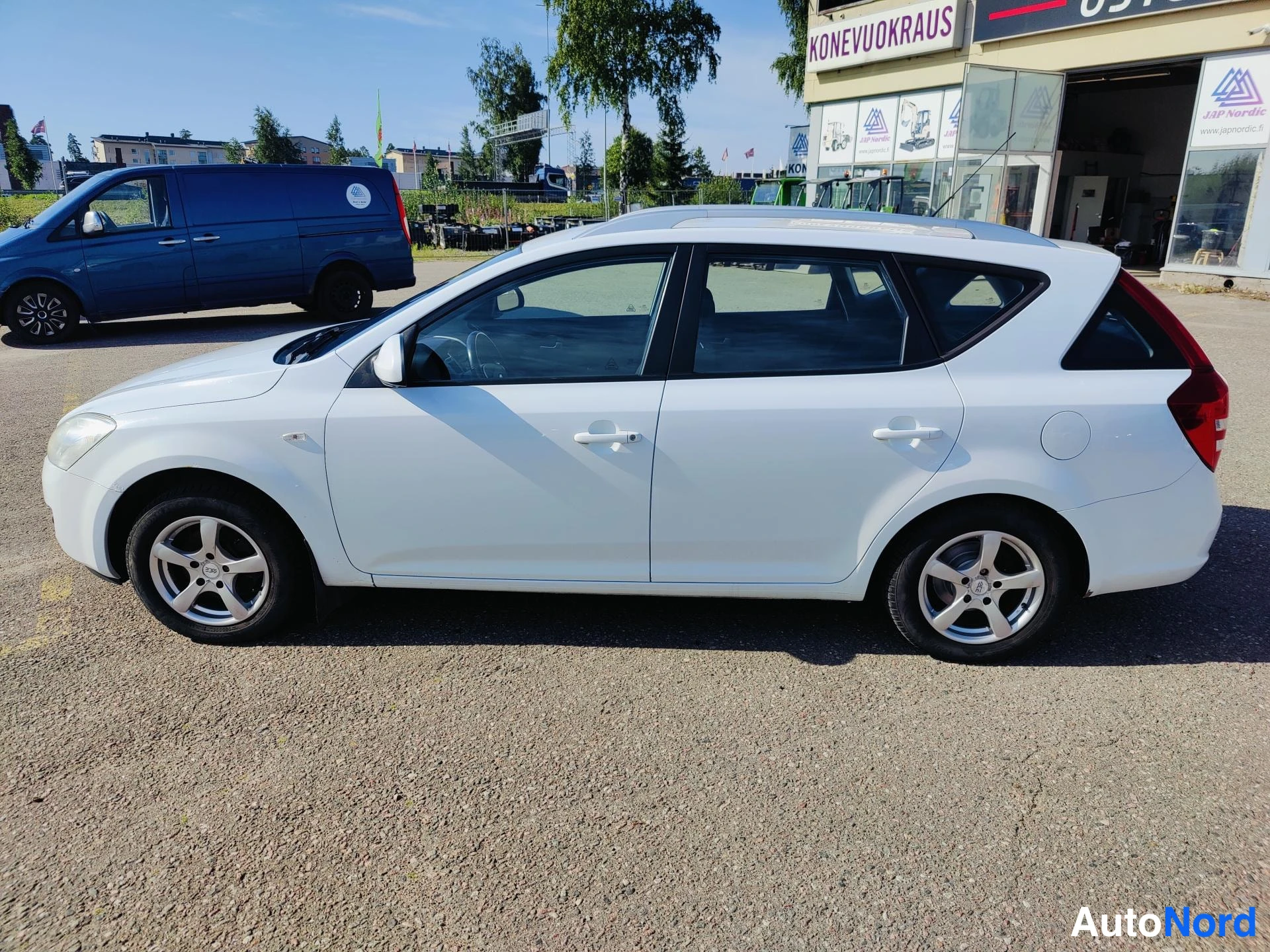 Vit Kia Ceed 2008, snett framifrån, fronten åt vänster, bild 2