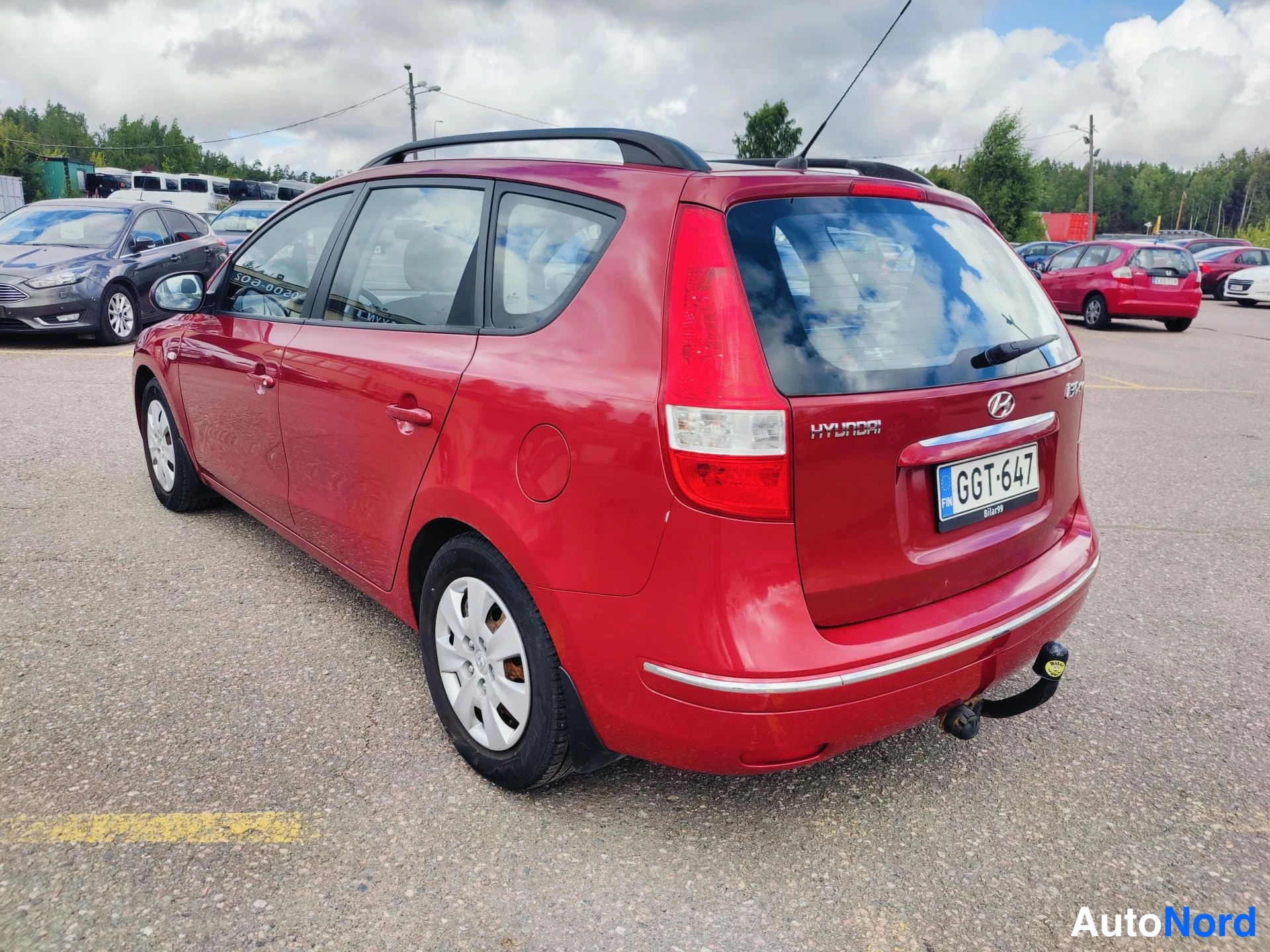 Röd Hyundai i30 2008, snett bakifrån, bild 5