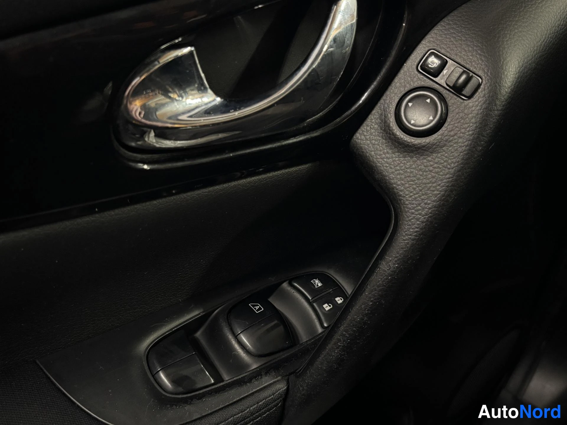 Musta Nissan Qashqai 2014, yksityiskohta, kuva 16