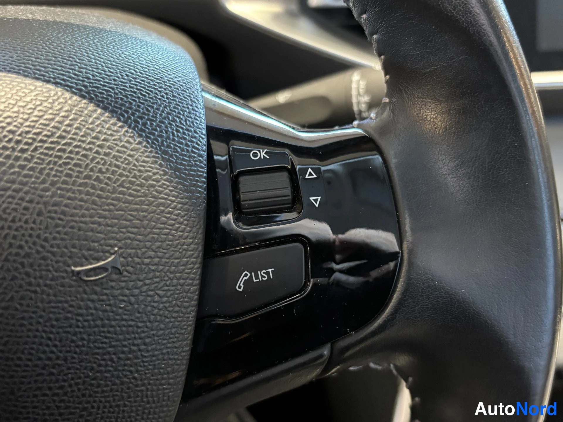 White Peugeot 308 2014, detail, photo 13