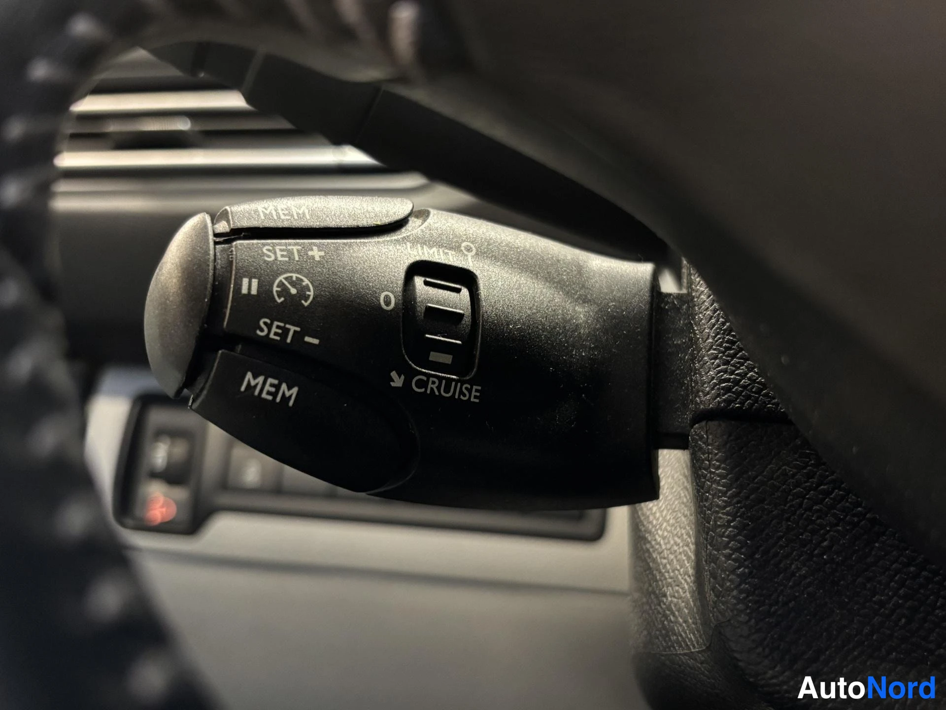 White Peugeot 308 2014, photo 18