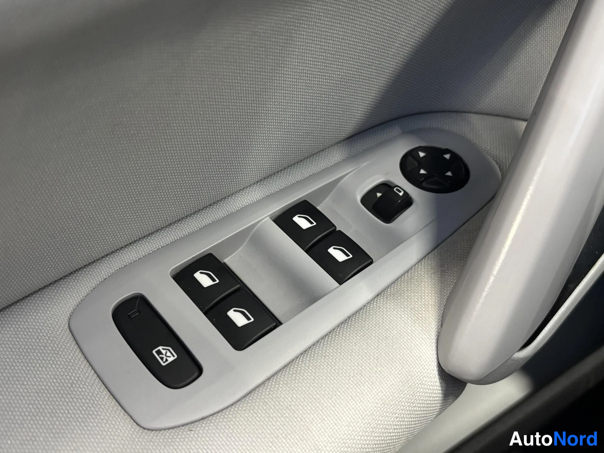 White Peugeot 308 2014, detail, photo 14