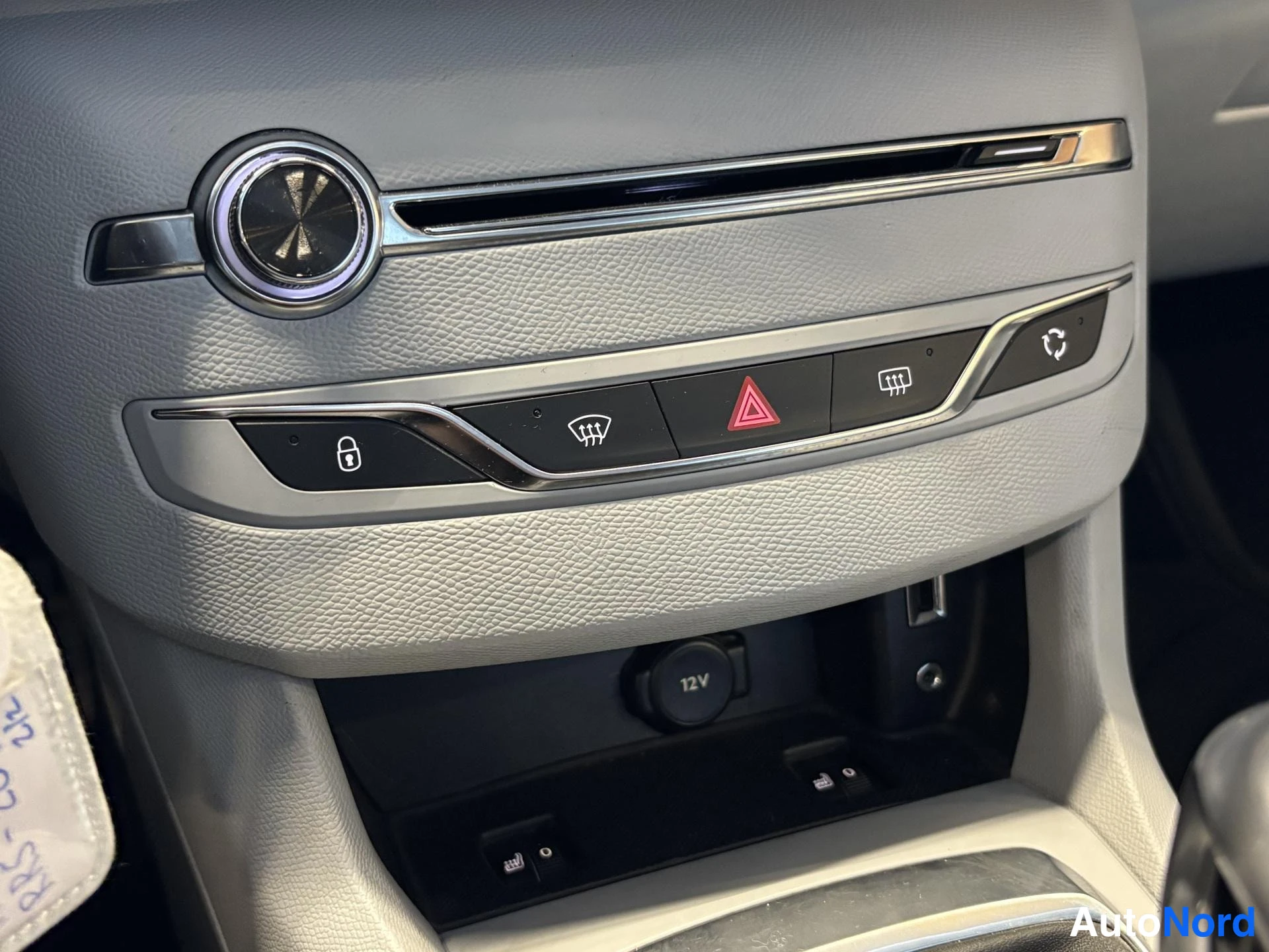 White Peugeot 308 2014, detail, photo 15