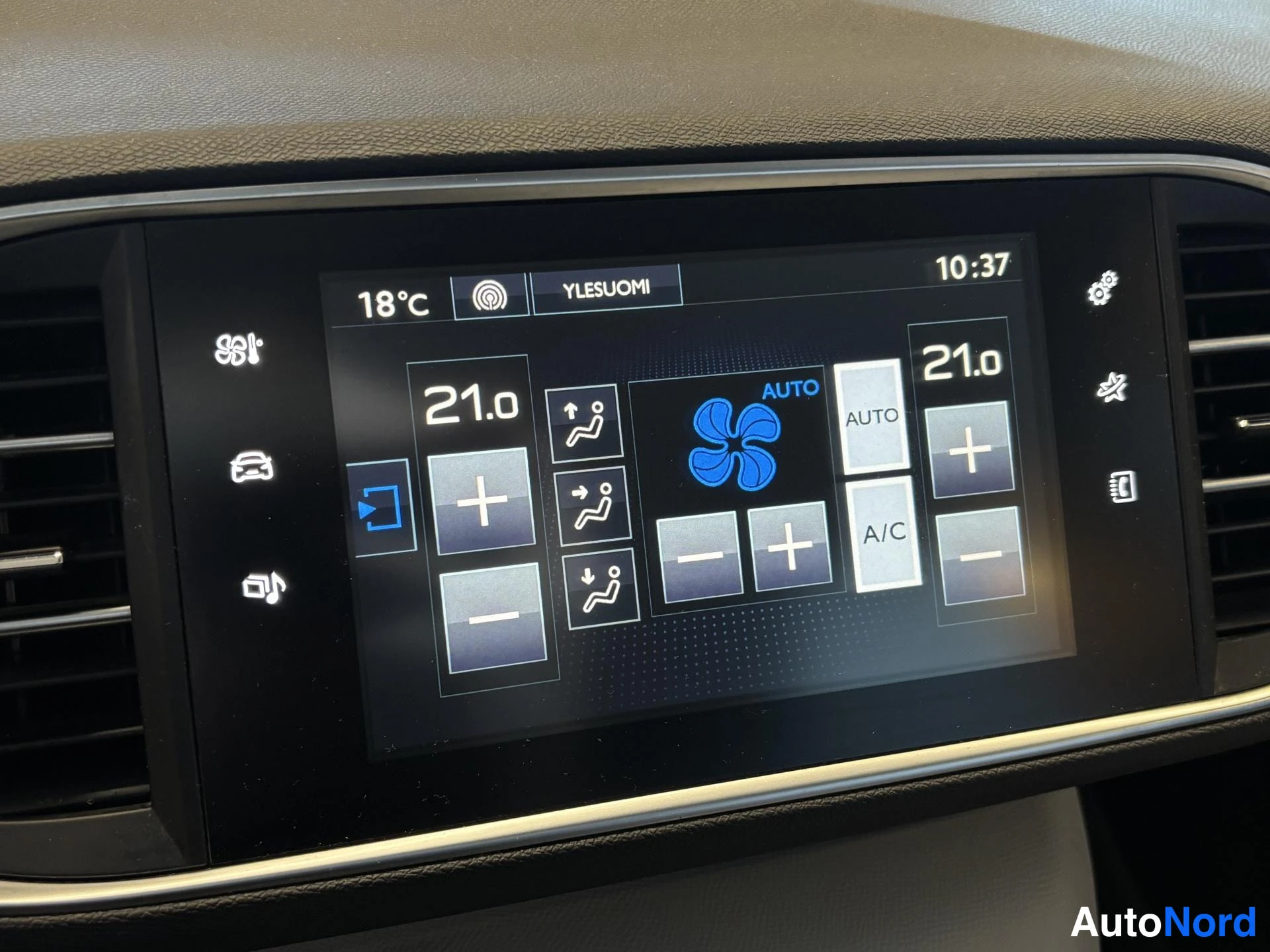 White Peugeot 308 2014, detail, photo 17