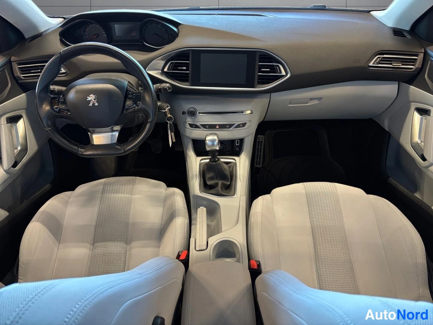 White Peugeot 308 2014, front seats, photo 9