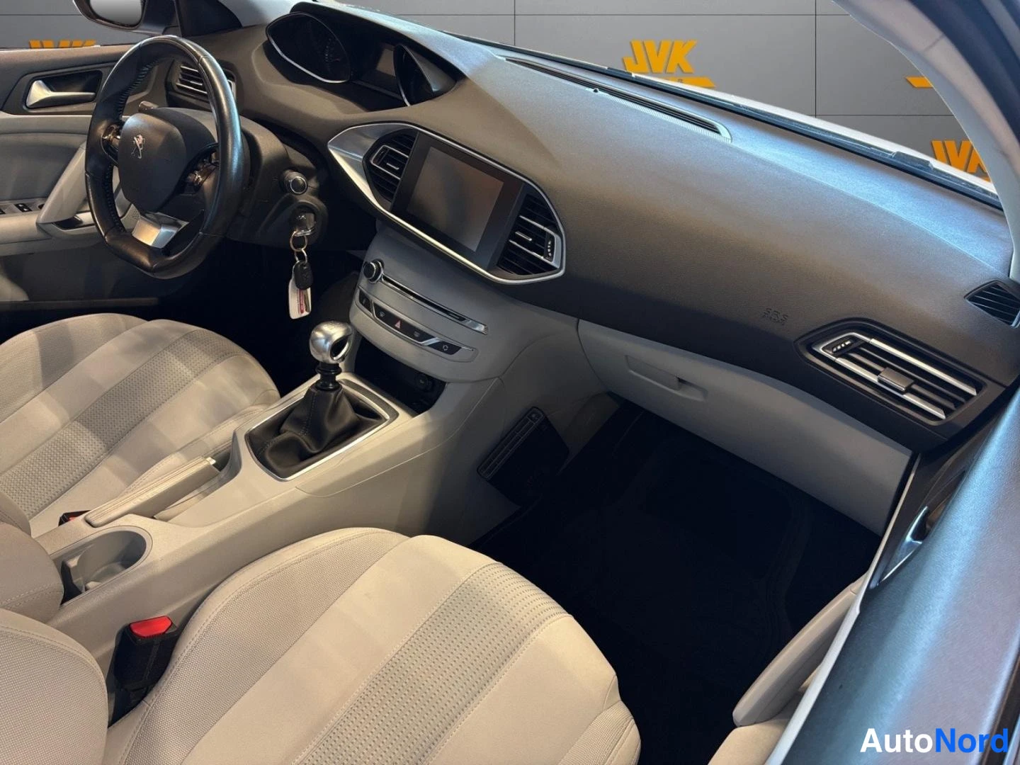 White Peugeot 308 2014, cockpit, photo 8