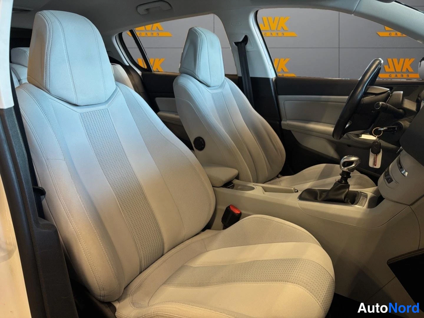 White Peugeot 308 2014, front seats, photo 10