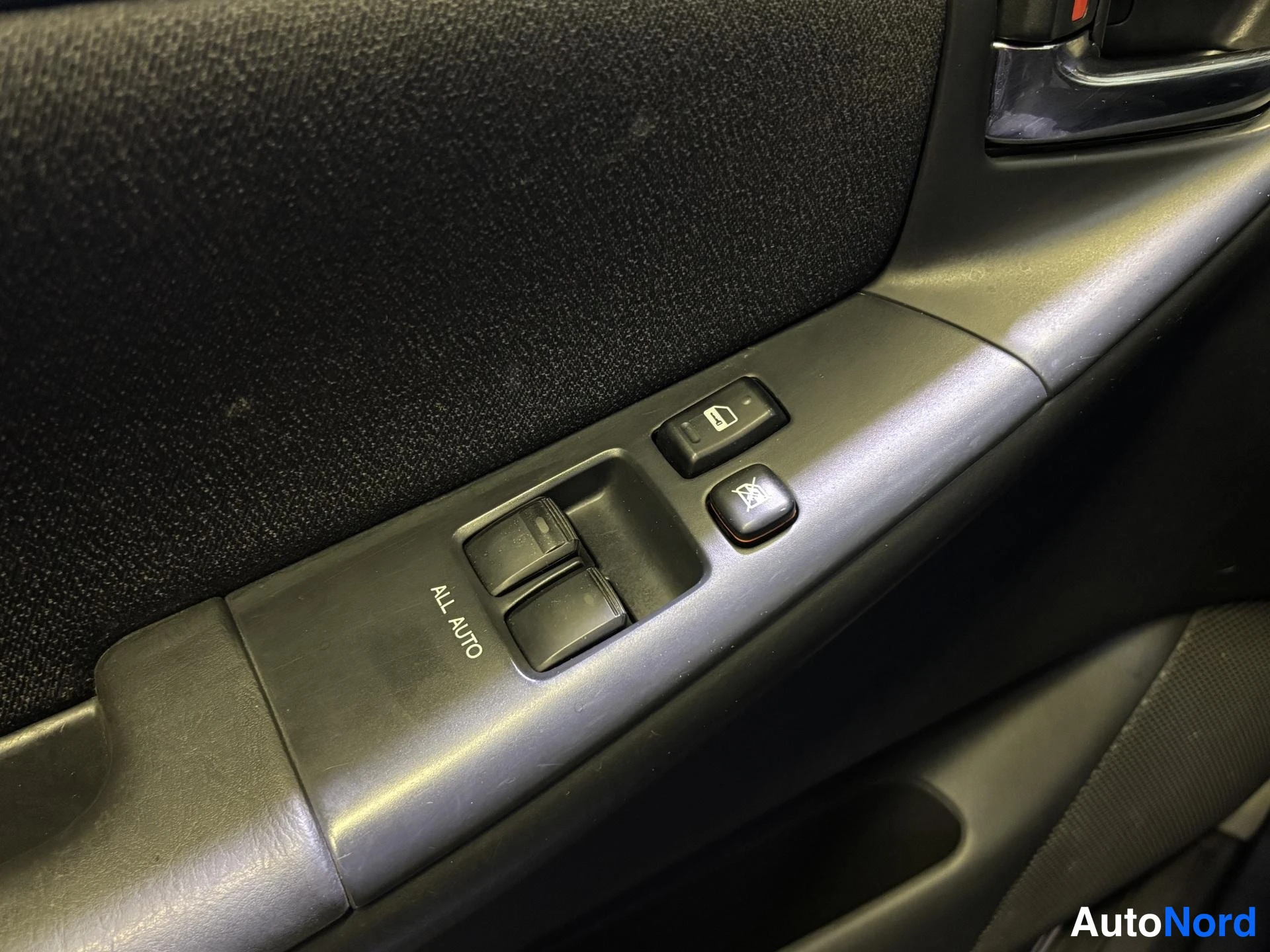 Grey Toyota Corolla 2002, detail, photo 12