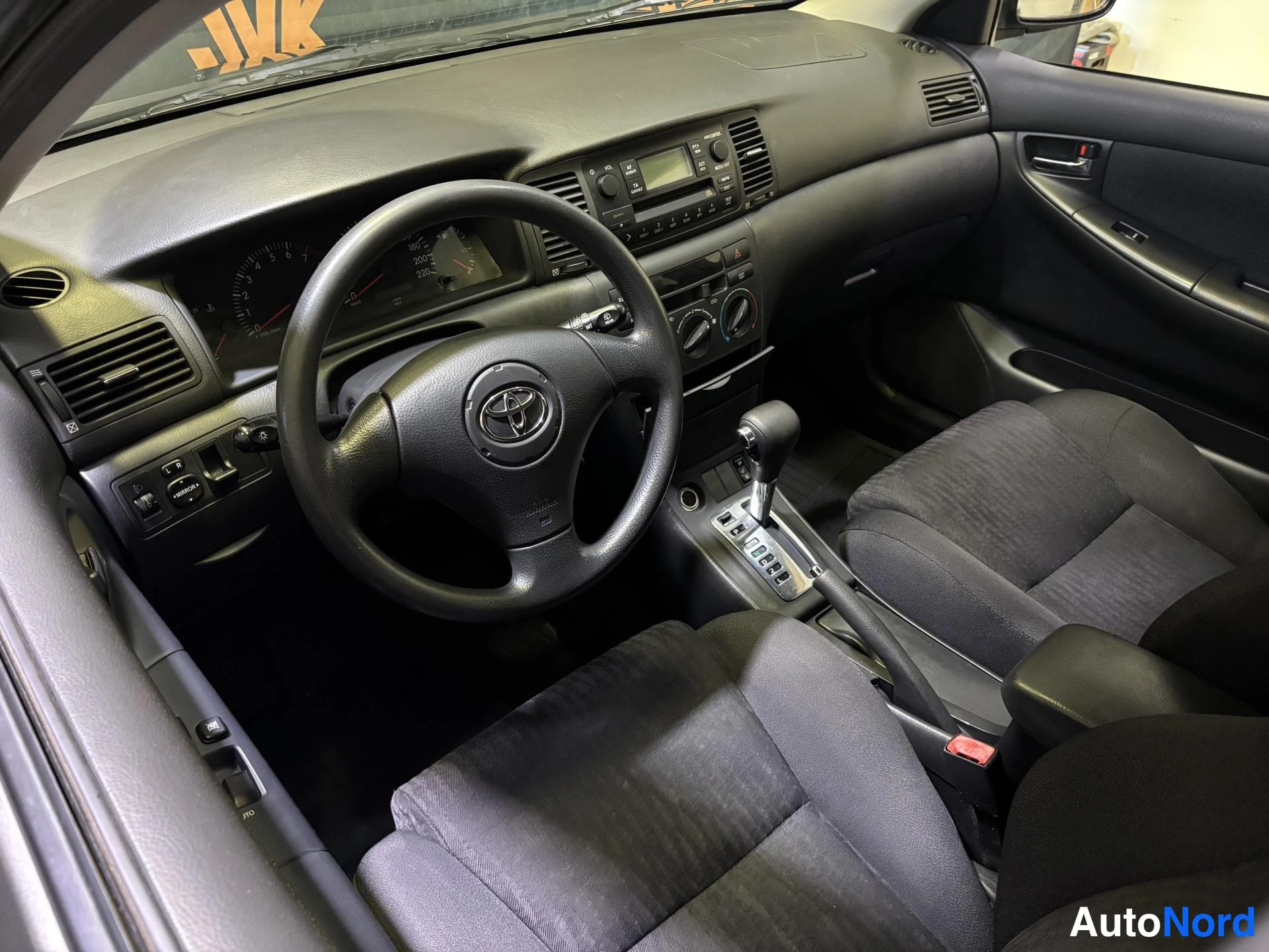 Grey Toyota Corolla 2002, cockpit, photo 5