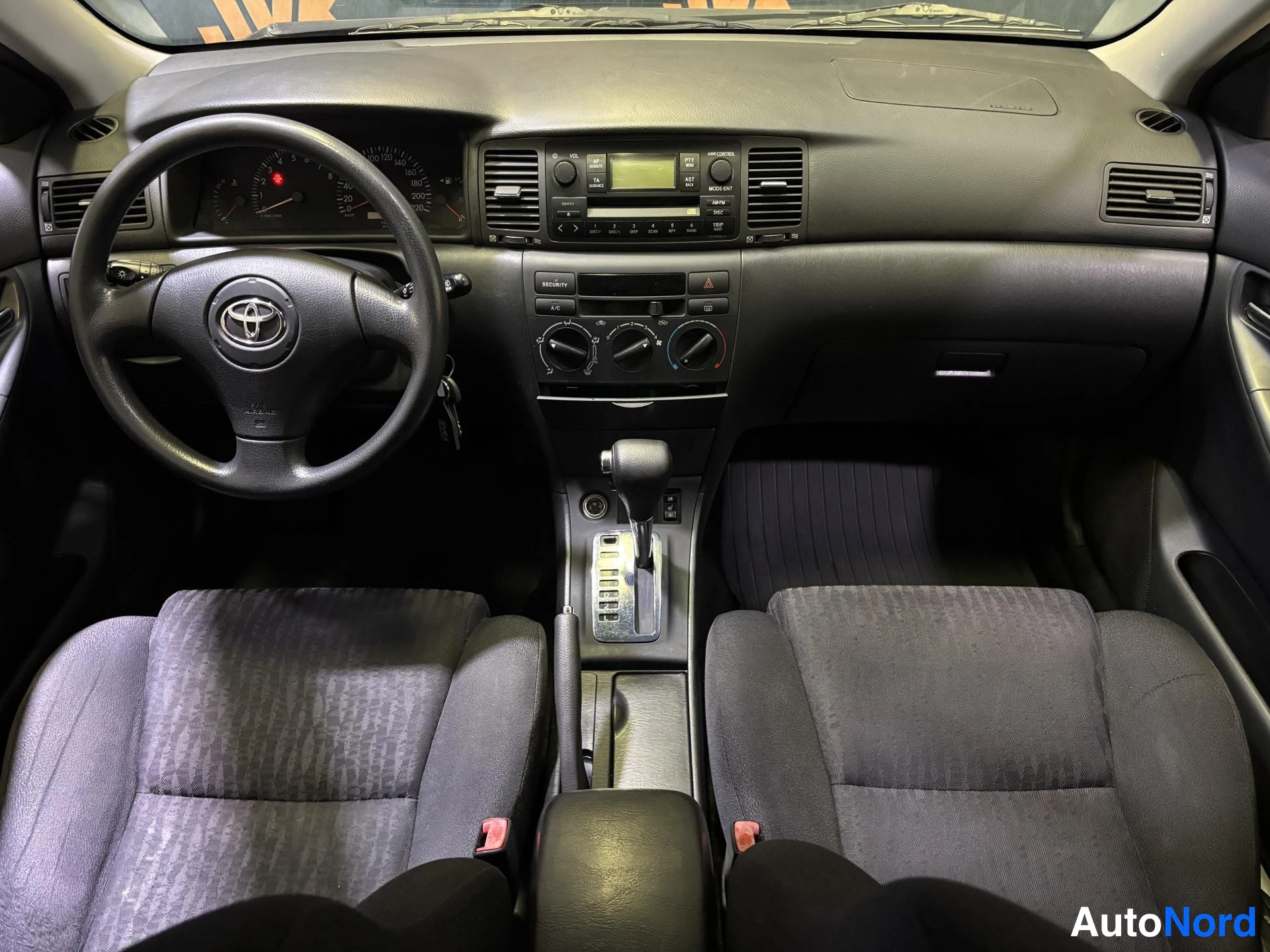 Grey Toyota Corolla 2002, cockpit, photo 6