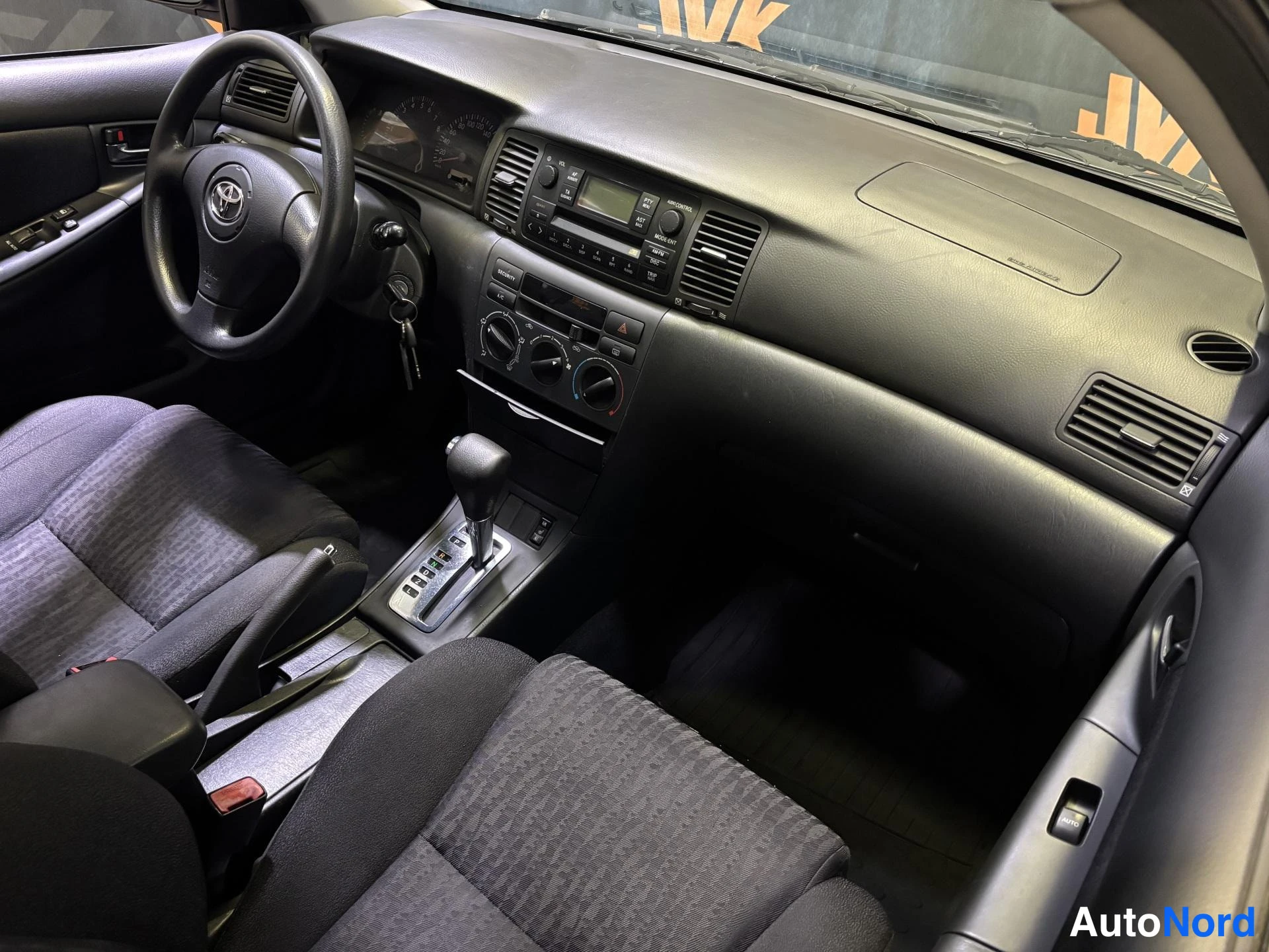 Grey Toyota Corolla 2002, cockpit, photo 7