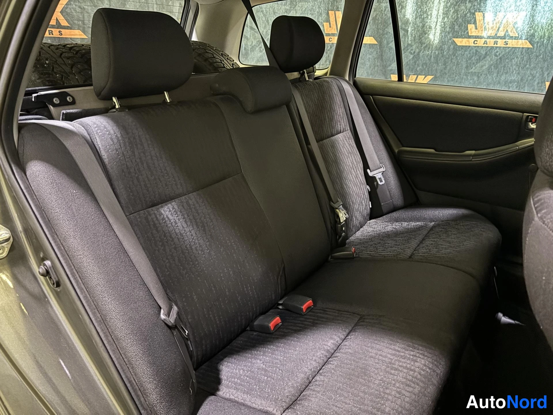 Grey Toyota Corolla 2002, rear seats, photo 9