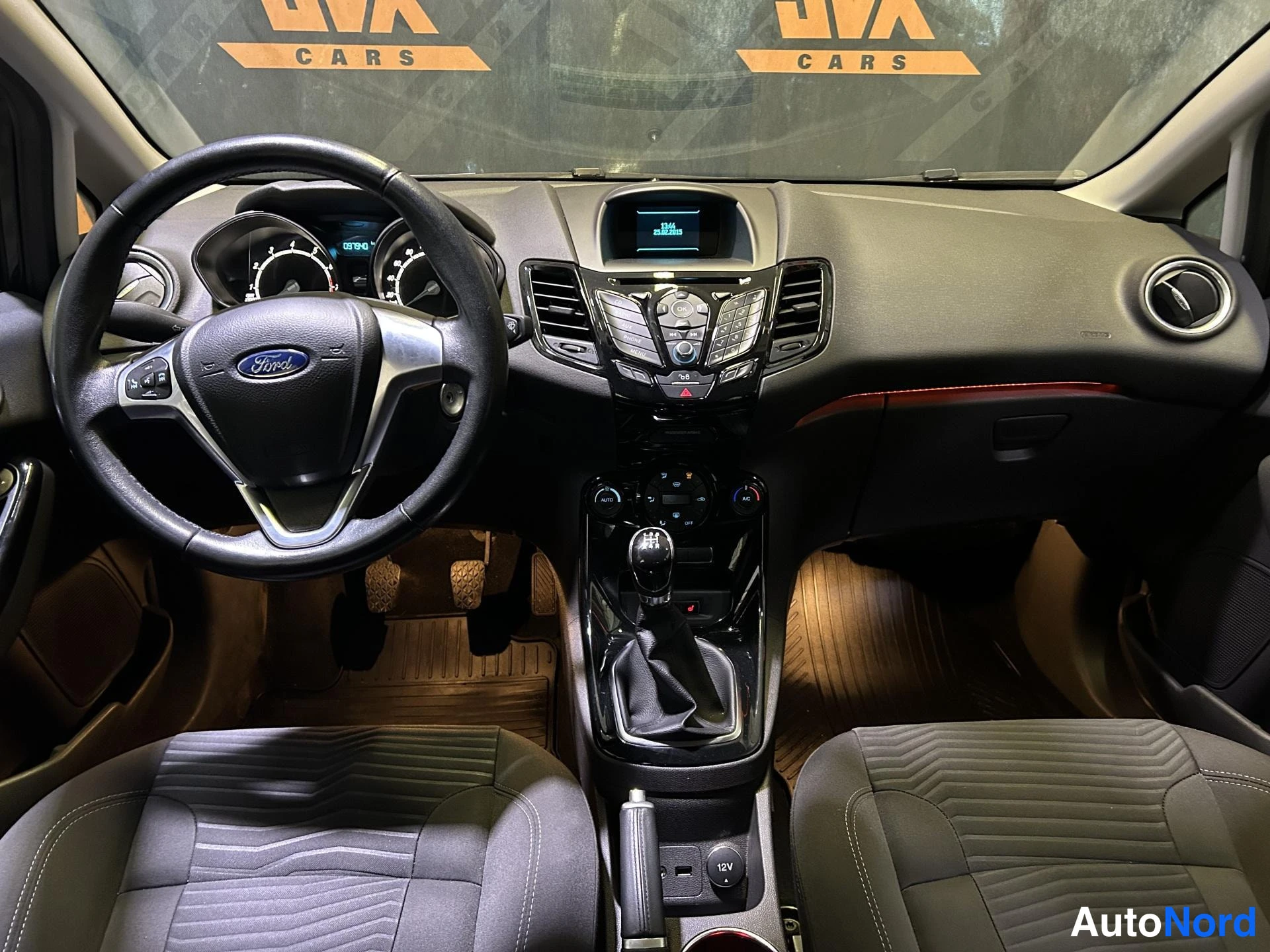 Black Ford Fiesta 2015, cockpit, photo 8