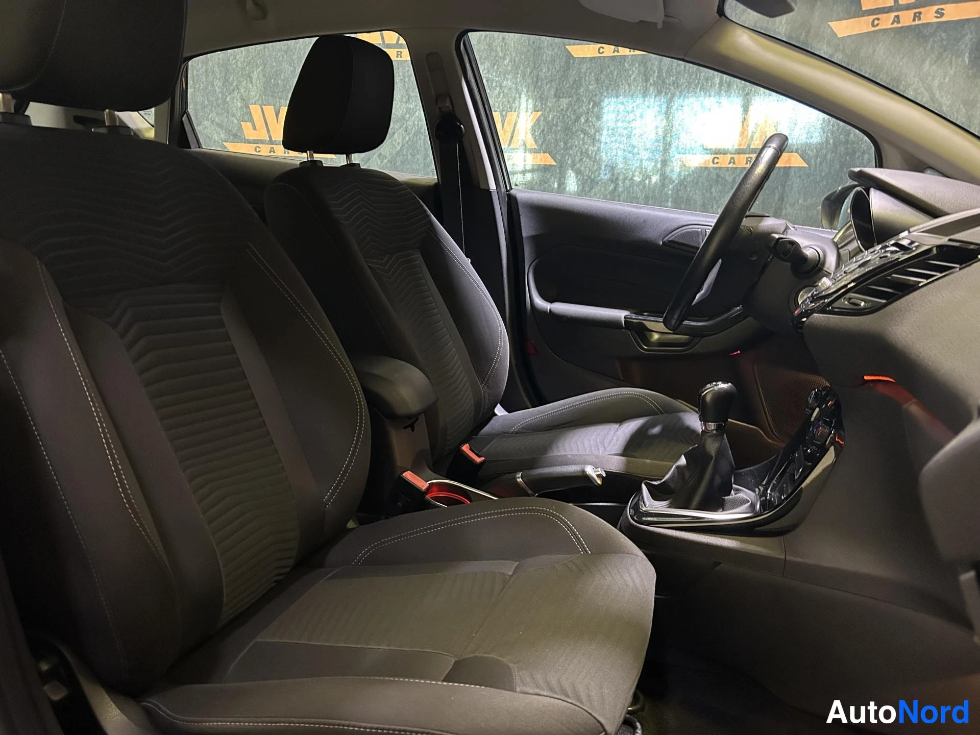 Black Ford Fiesta 2015, front seats, photo 10