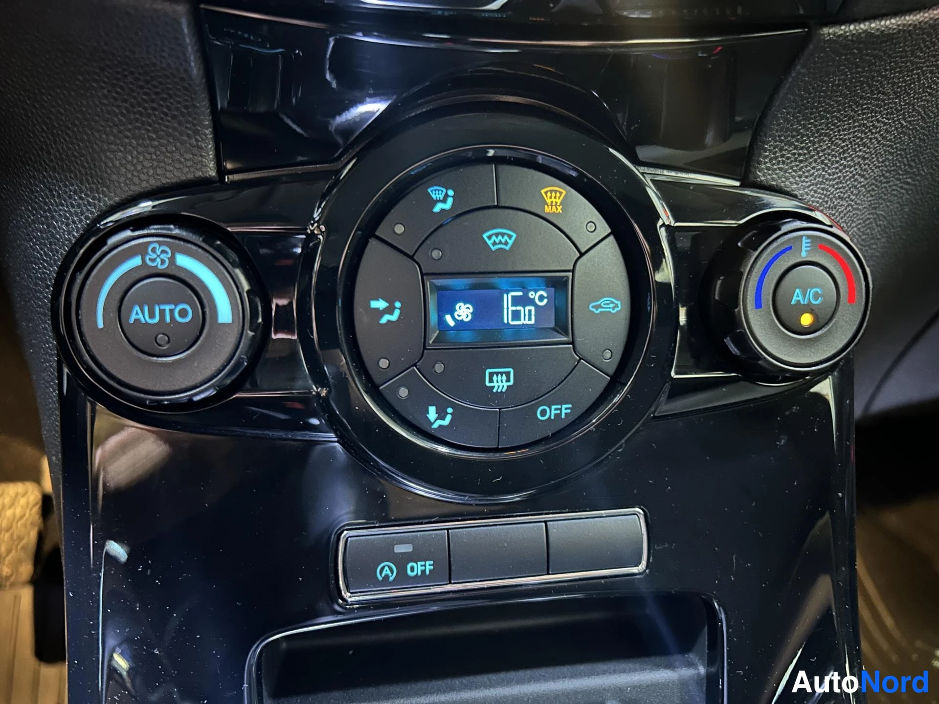 Black Ford Fiesta 2015, detail, photo 15