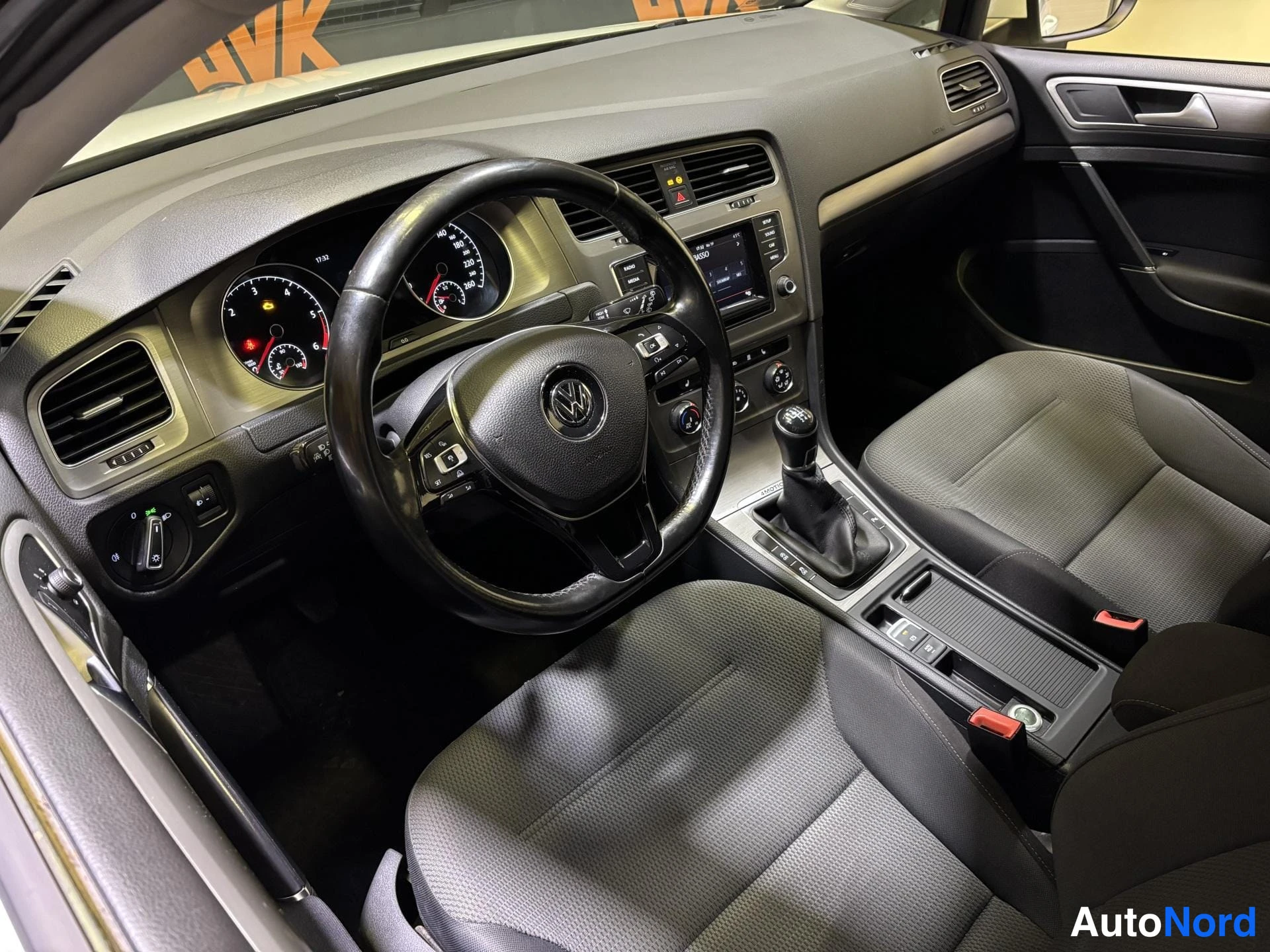 White Volkswagen Golf 2015, cockpit, photo 7