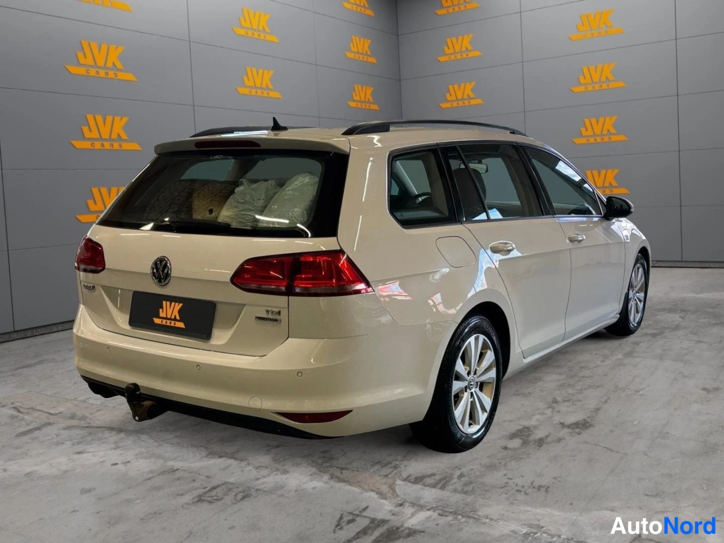 White Volkswagen Golf 2015, rear three-quarter, photo 5