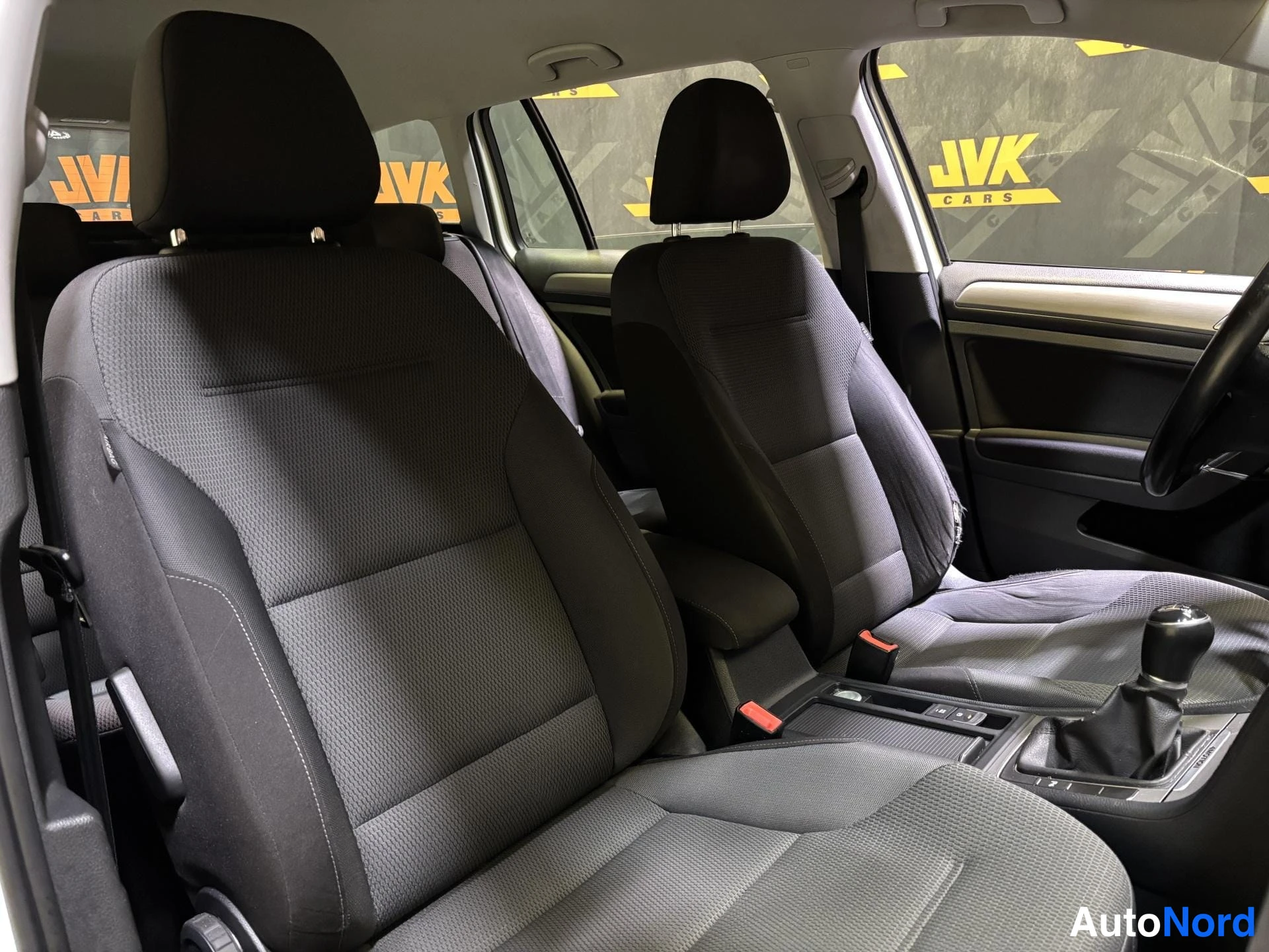 White Volkswagen Golf 2015, front seats, photo 10
