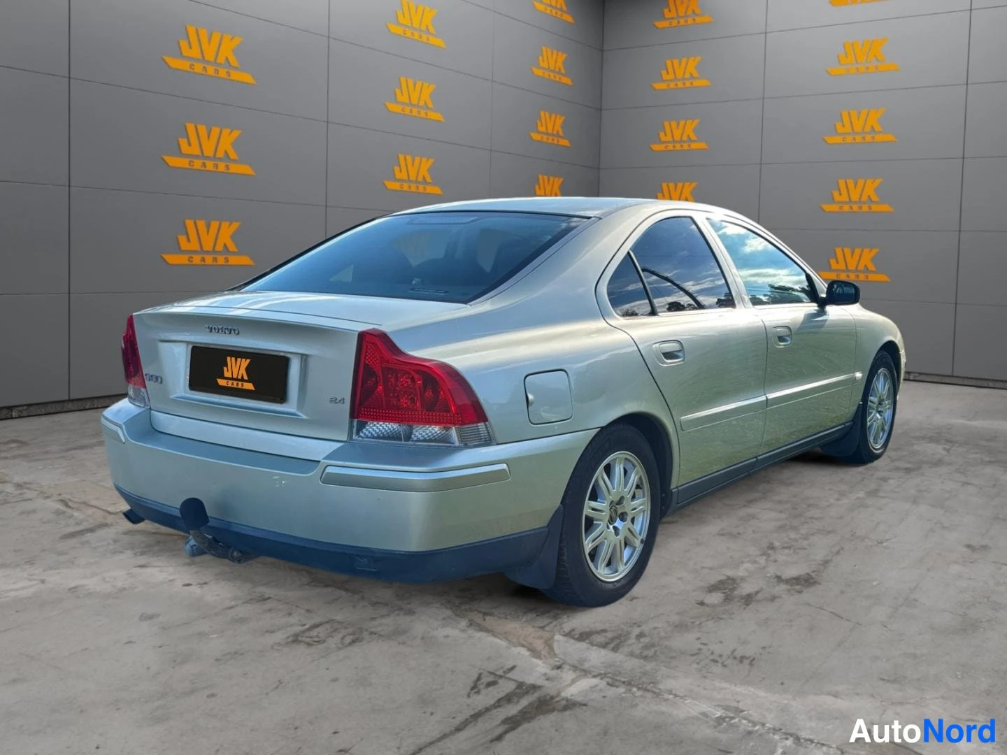 Green Volvo S60 2006, rear three-quarter, photo 5