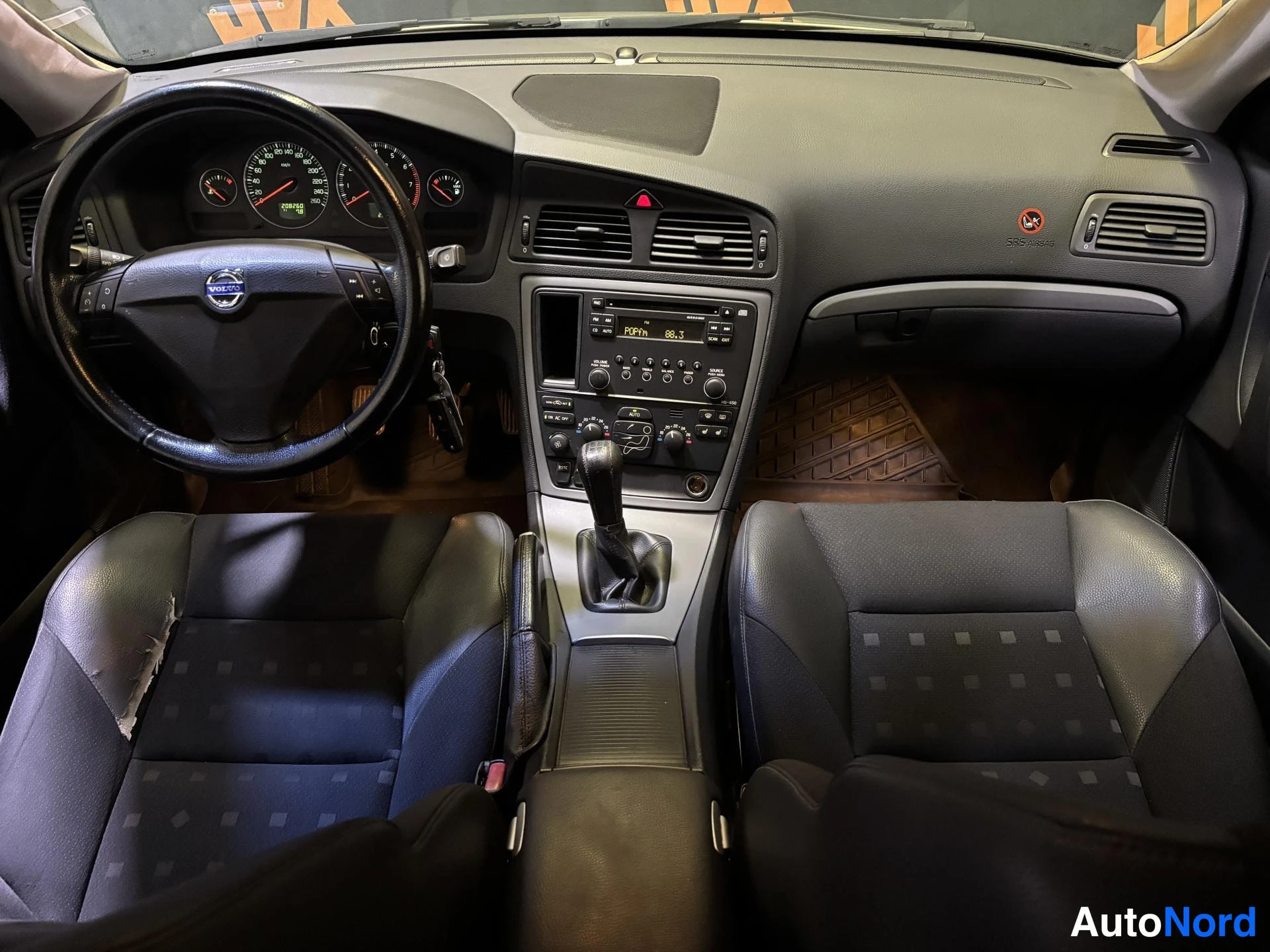 Green Volvo S60 2006, cockpit, photo 7