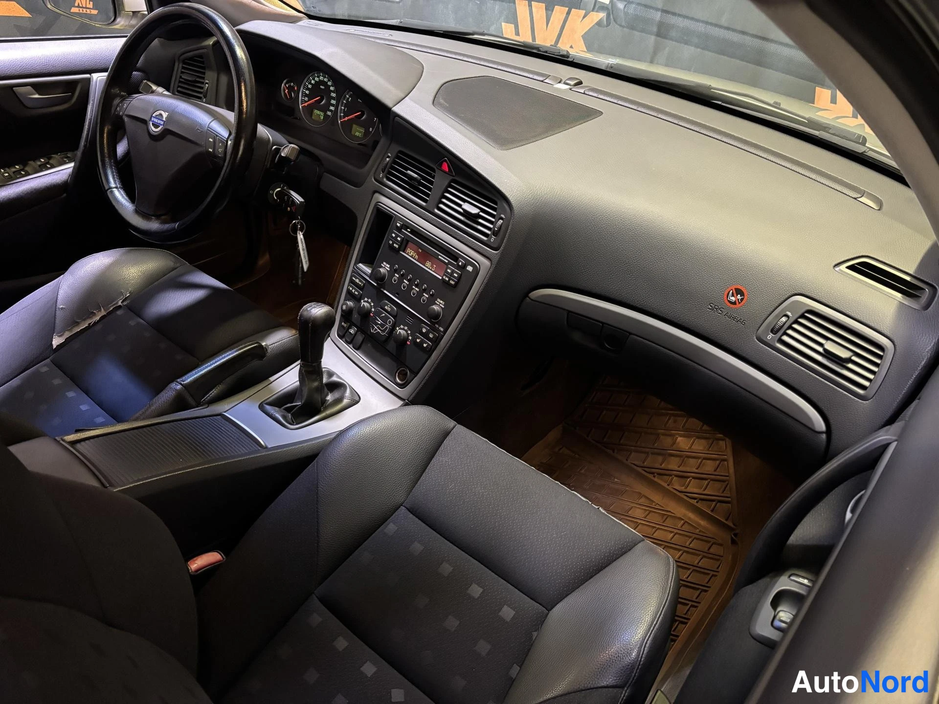 Green Volvo S60 2006, cockpit, photo 8