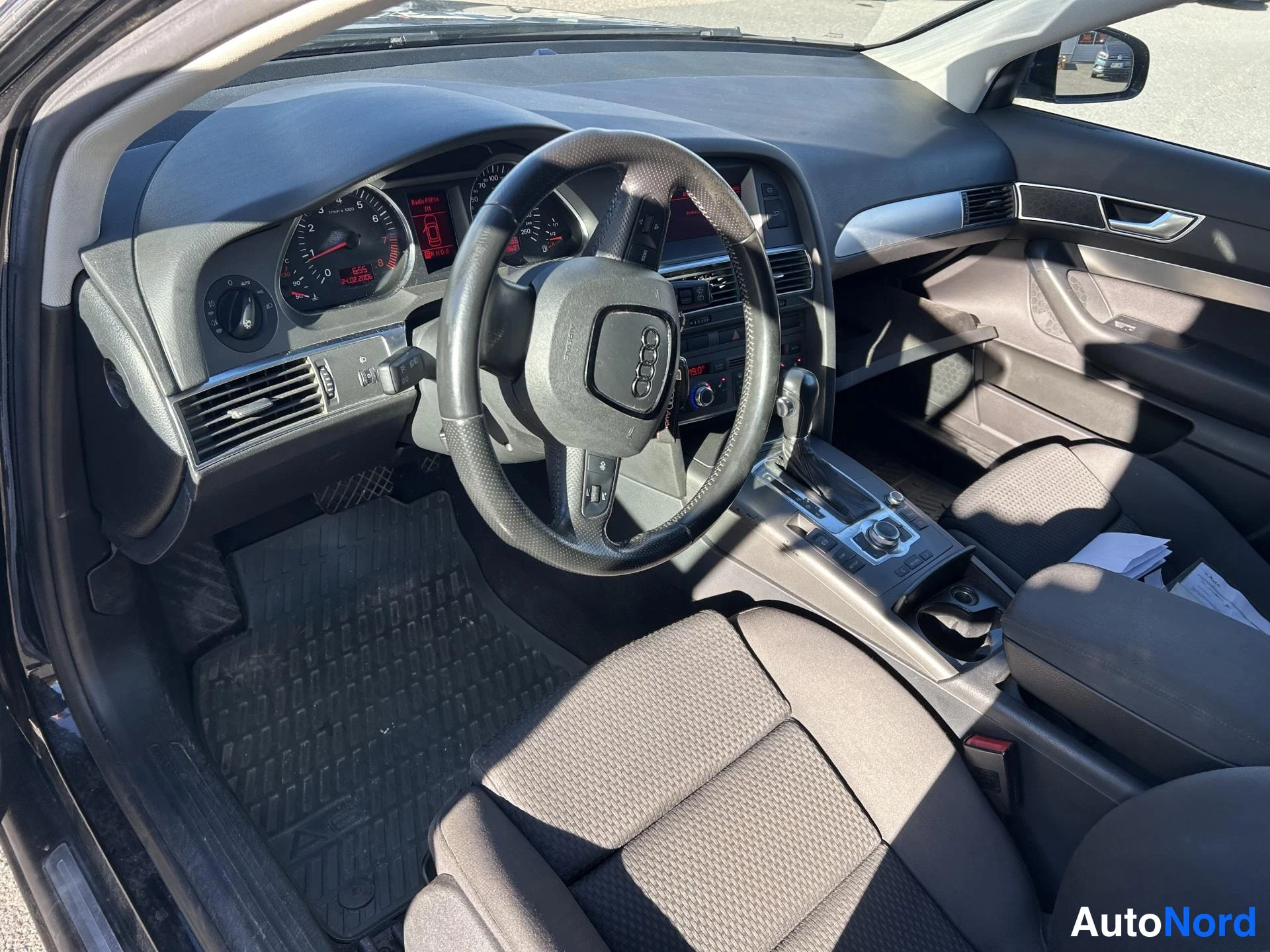 Black Audi A6 2006, cockpit, photo 3