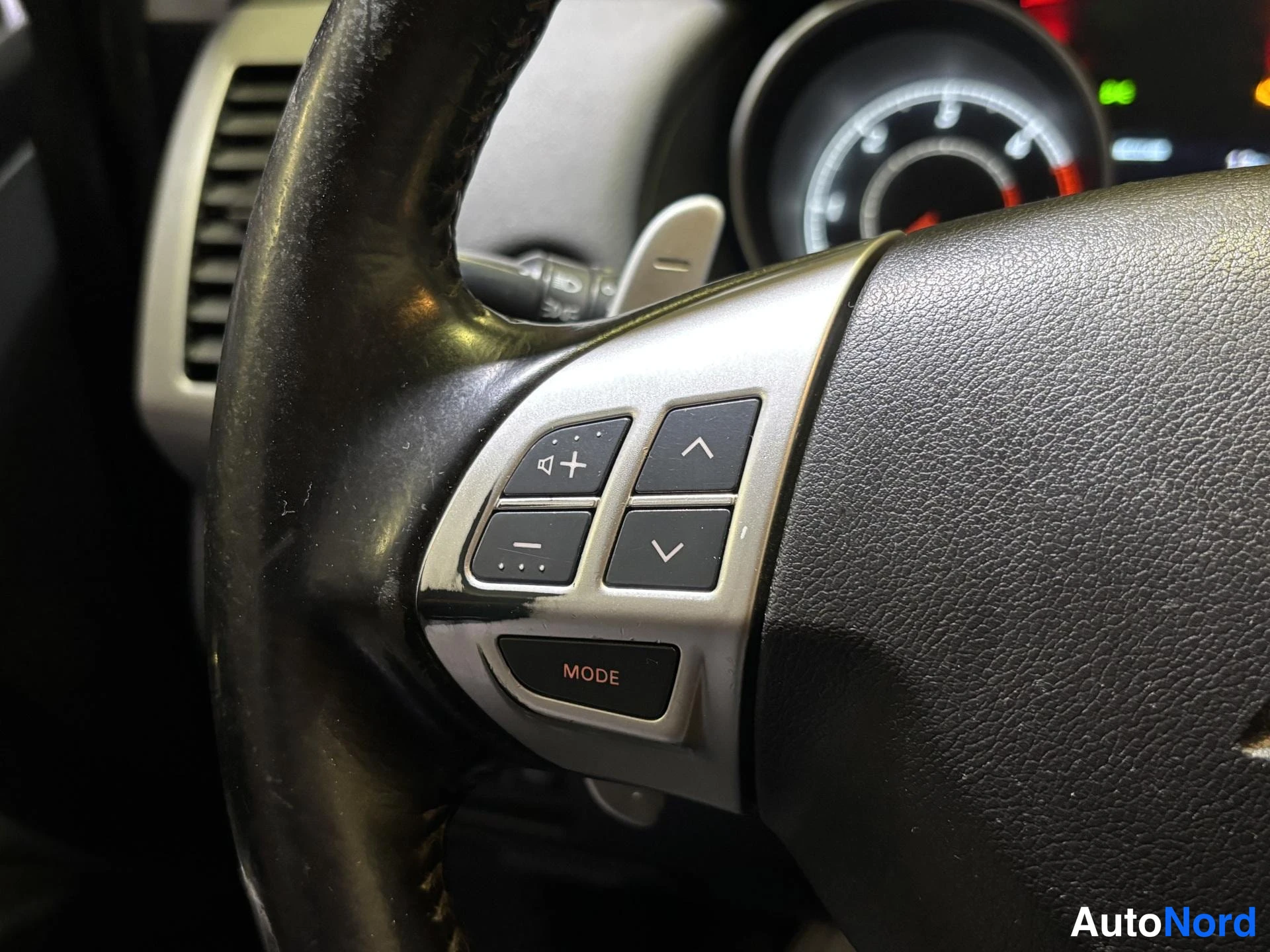 Grey Mitsubishi Outlander 2011, detail, photo 12