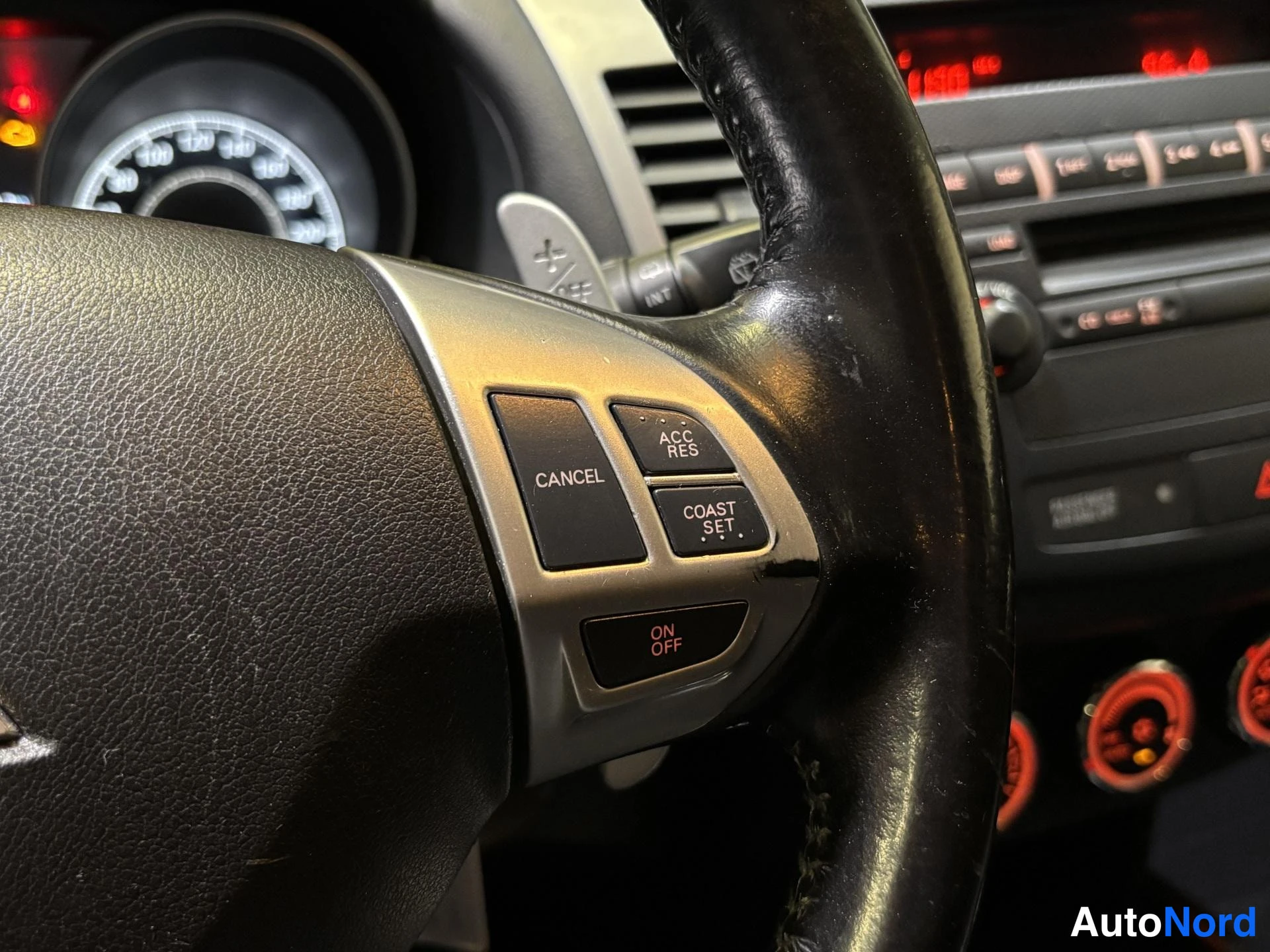 Grey Mitsubishi Outlander 2011, detail, photo 13