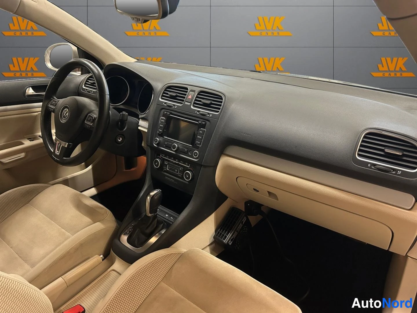 Silver Volkswagen Golf 2013, cockpit, photo 9