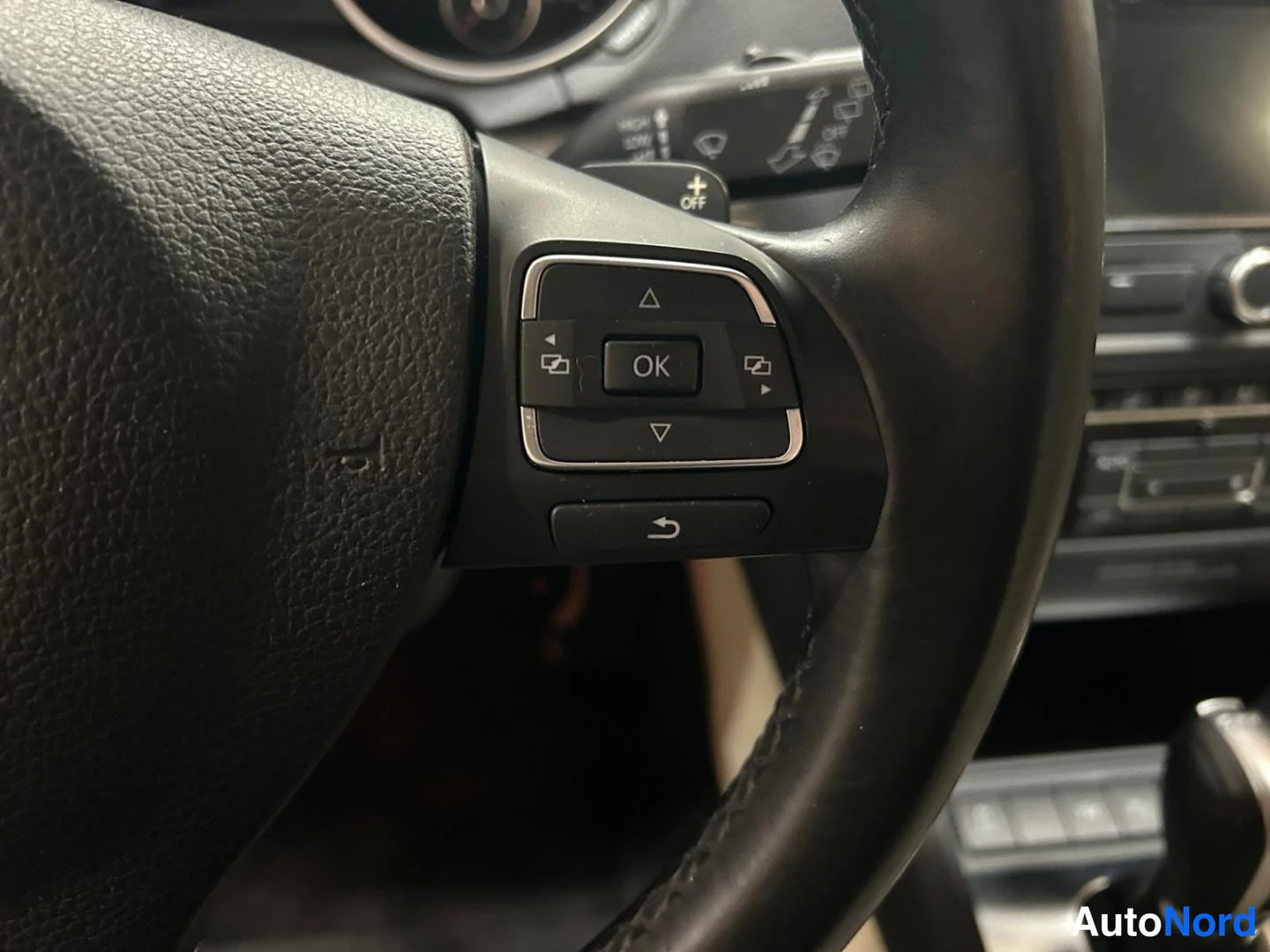 Silver Volkswagen Golf 2013, detail, photo 13