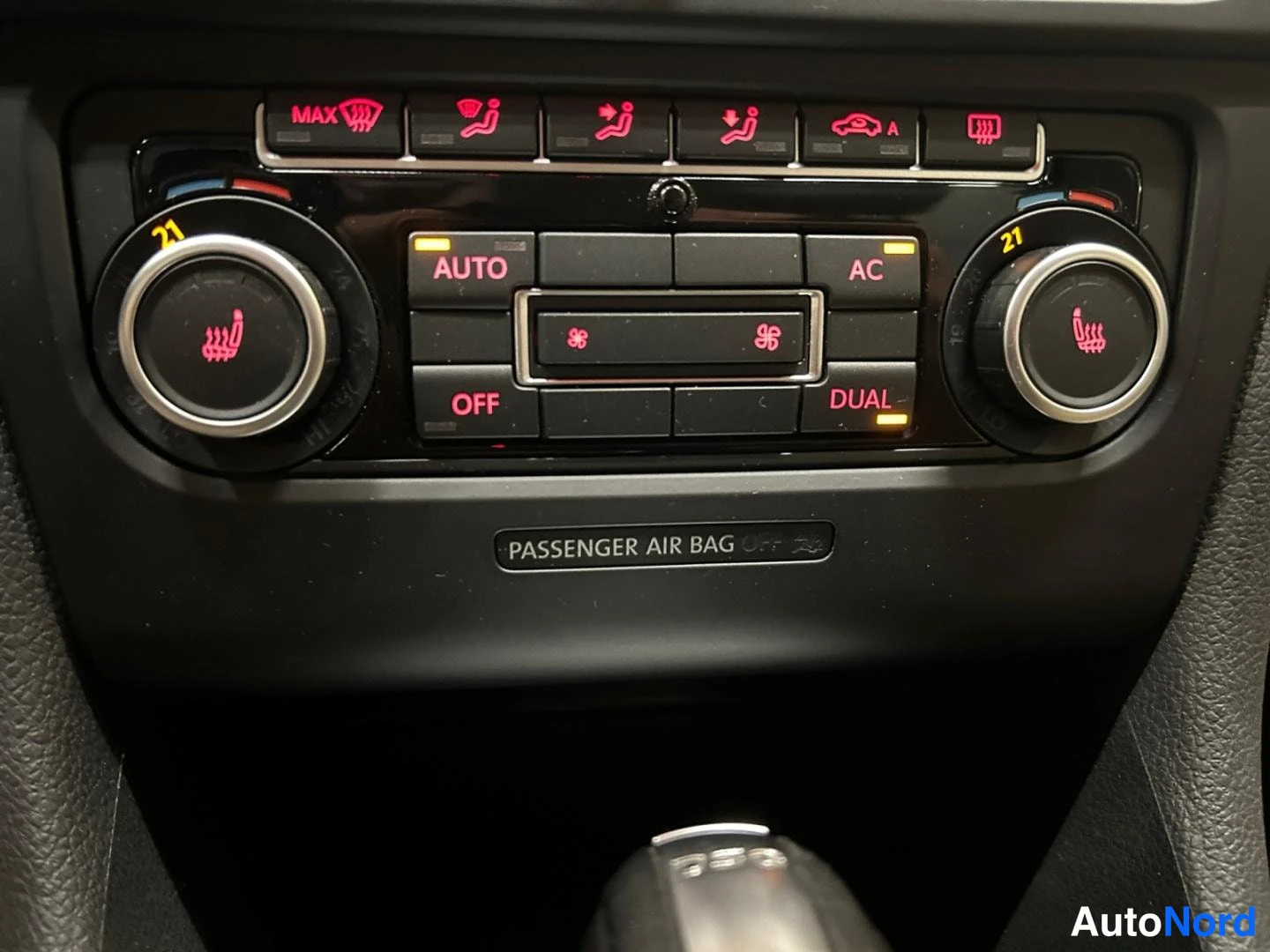 Silver Volkswagen Golf 2013, detail, photo 15