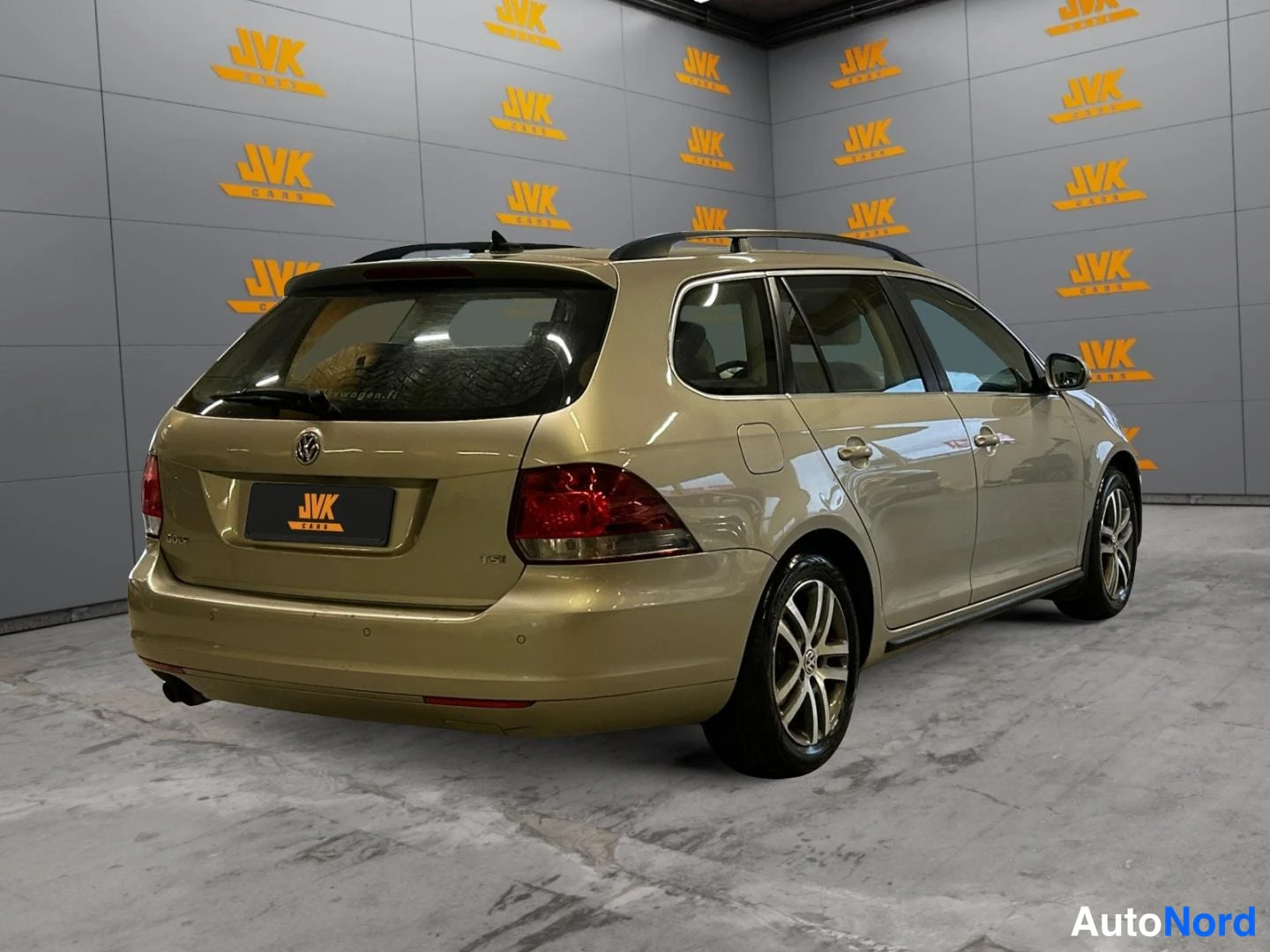 Silver Volkswagen Golf 2013, rear three-quarter, photo 5