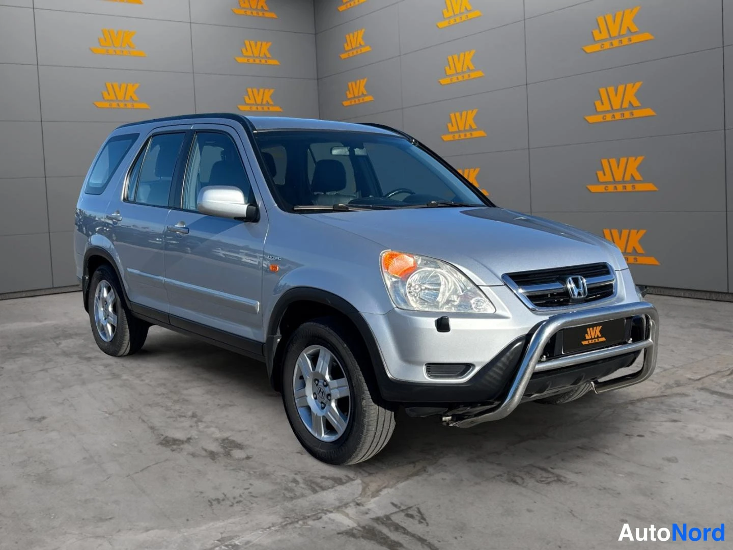 Grey Honda CR-V 2004, front three-quarter, nose to the right, photo 3