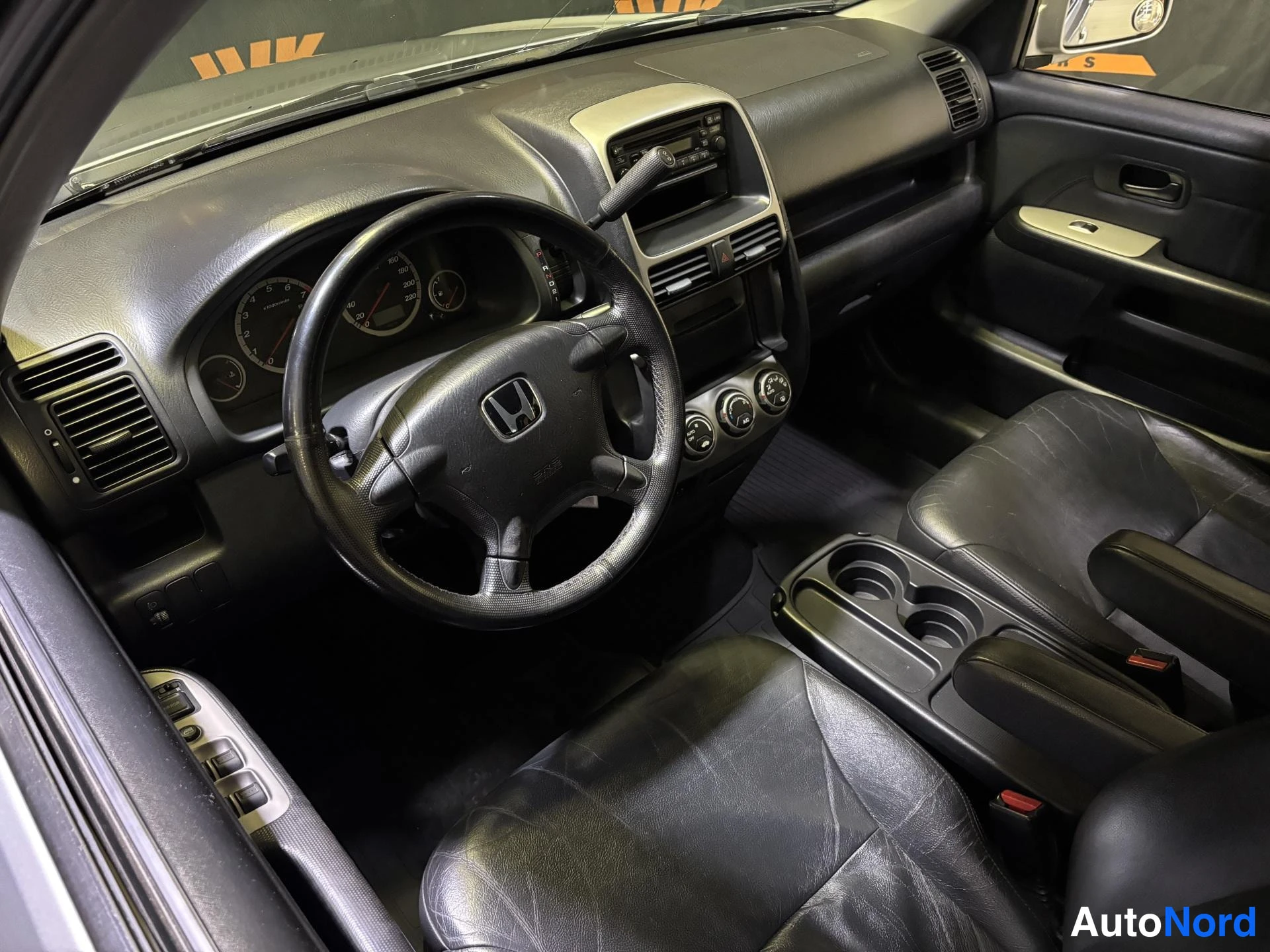 Grey Honda CR-V 2004, cockpit, photo 8