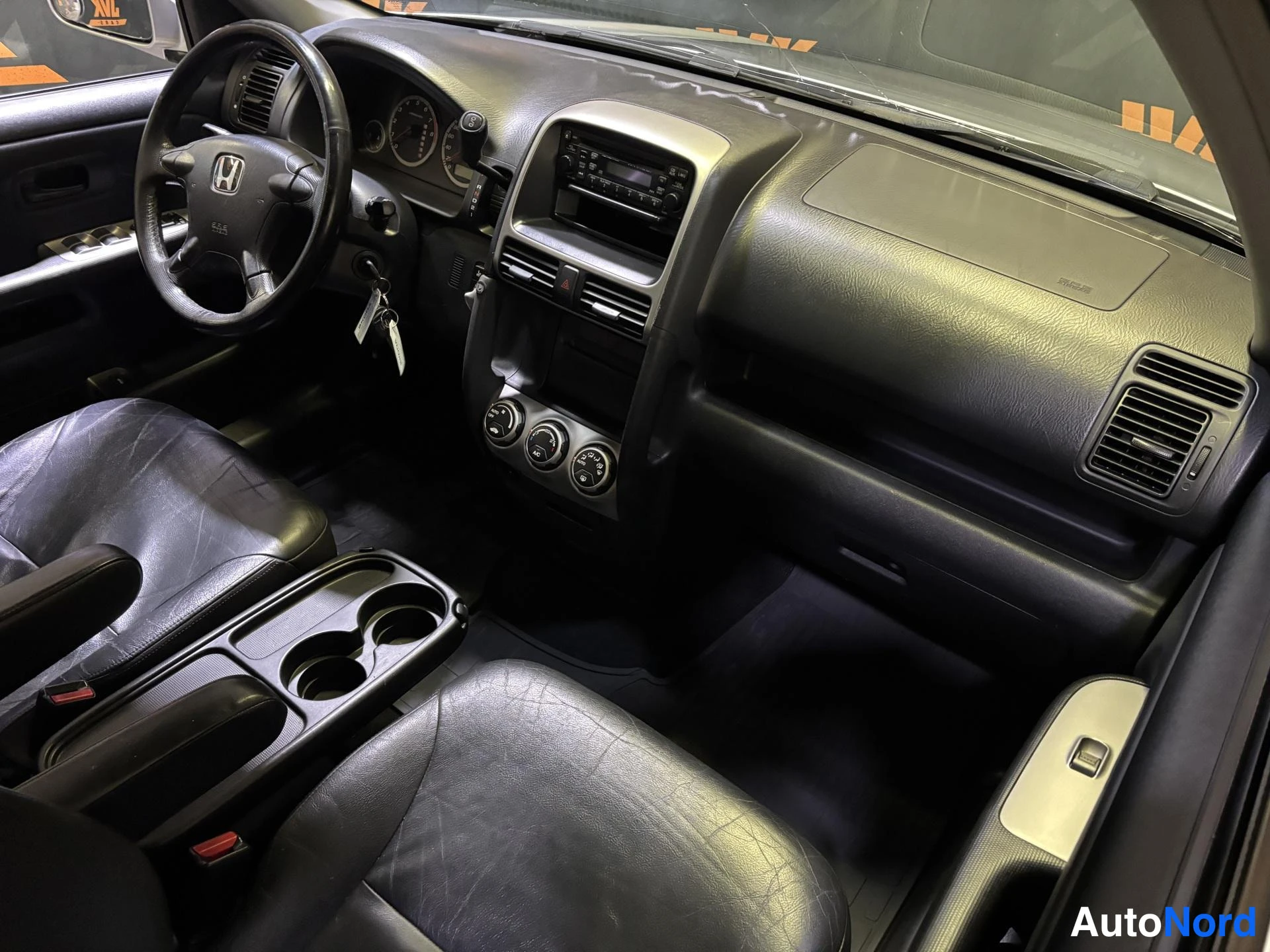 Grey Honda CR-V 2004, cockpit, photo 9