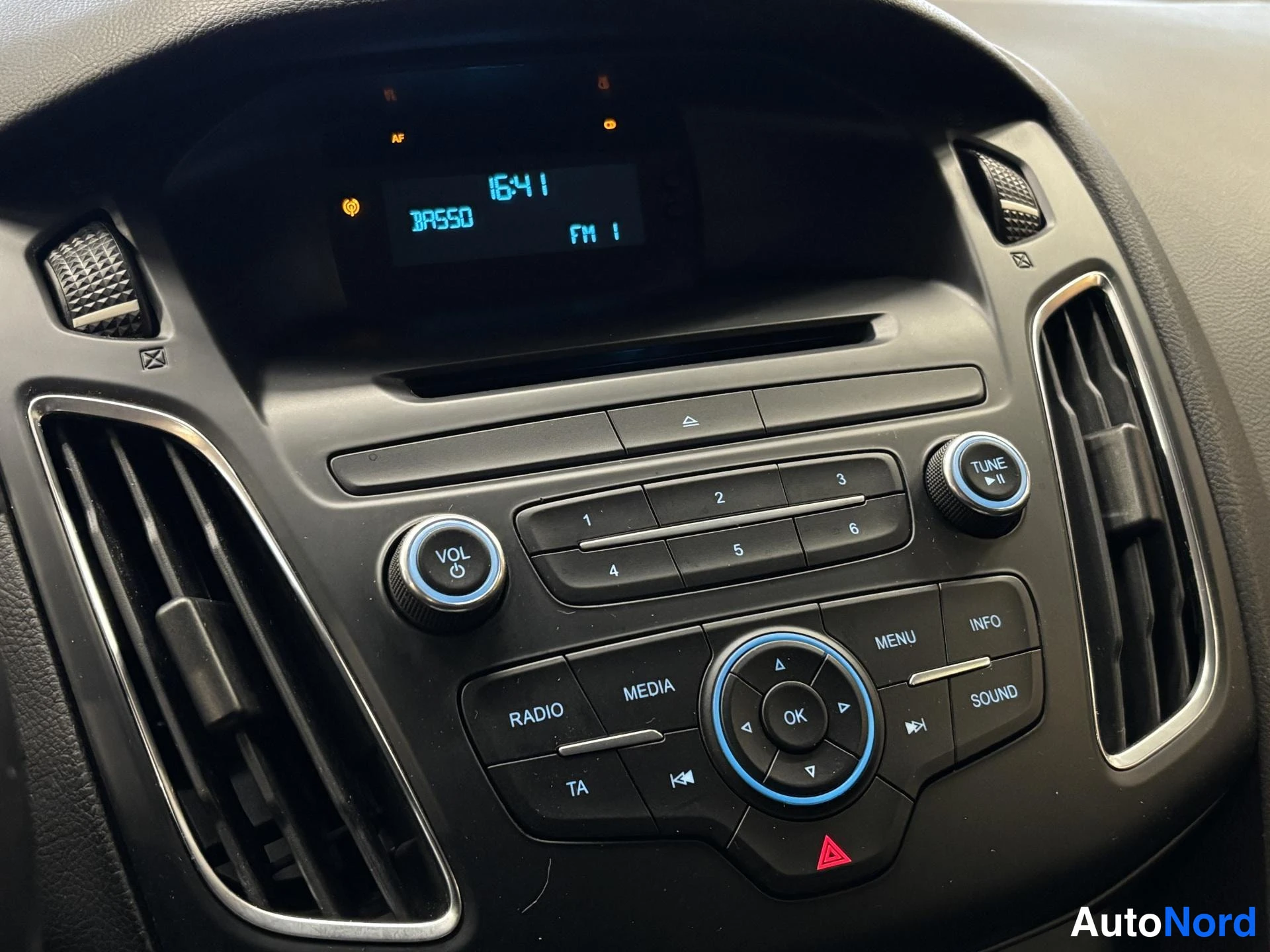 Grey Ford Focus 2015, detail, photo 12