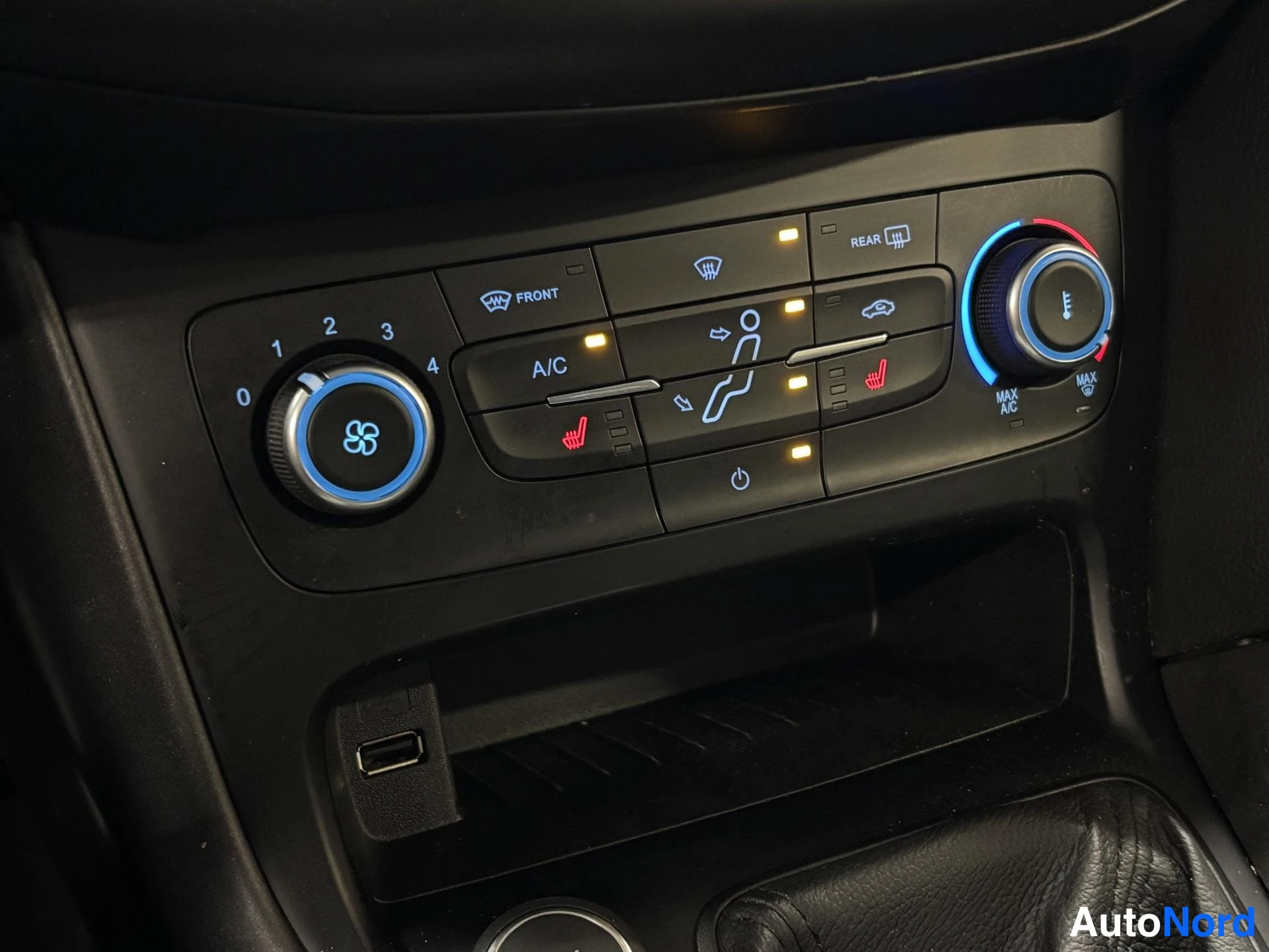 Grey Ford Focus 2015, detail, photo 13