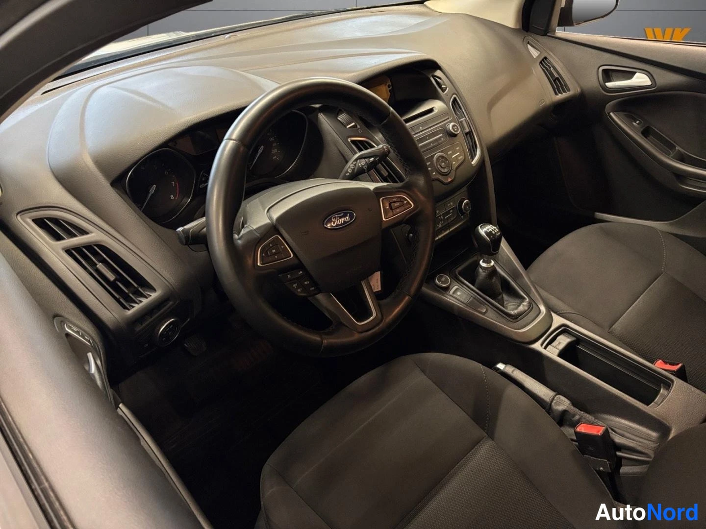 Grey Ford Focus 2015, cockpit, photo 7