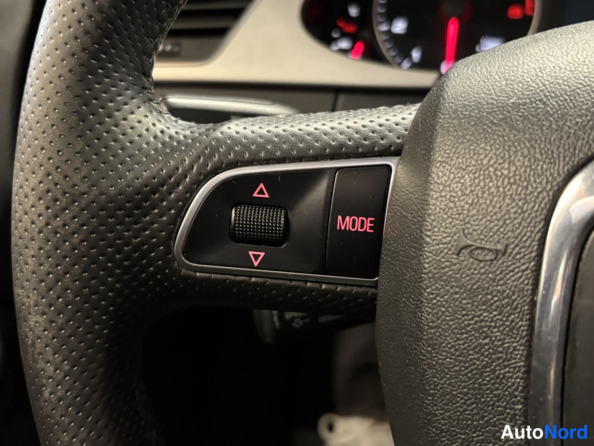 Grey Audi A4 2010, detail, photo 12