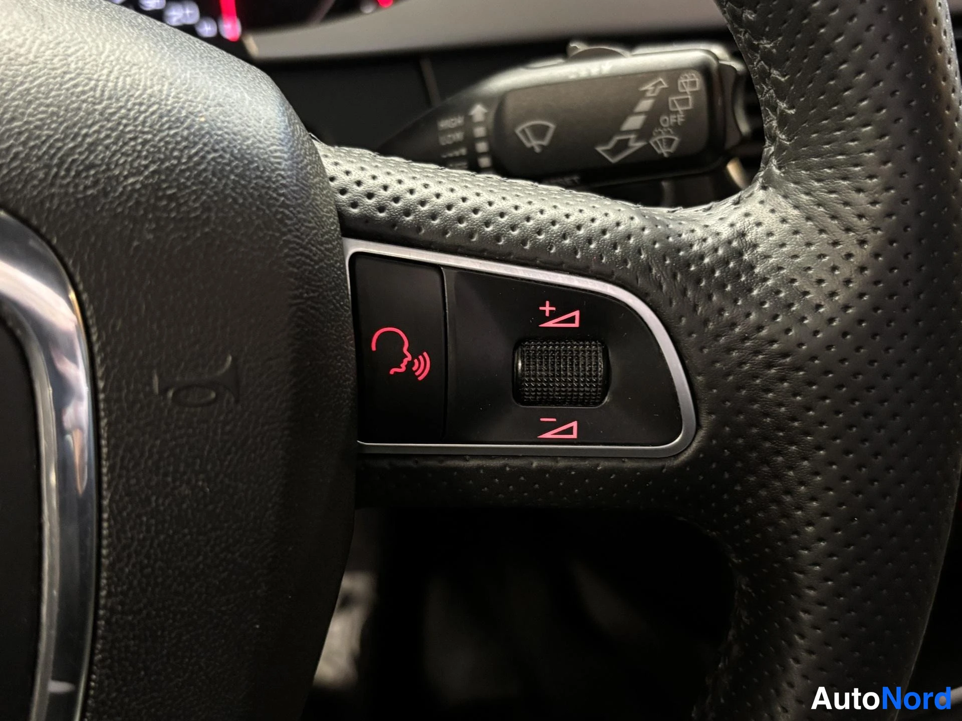 Grey Audi A4 2010, detail, photo 13