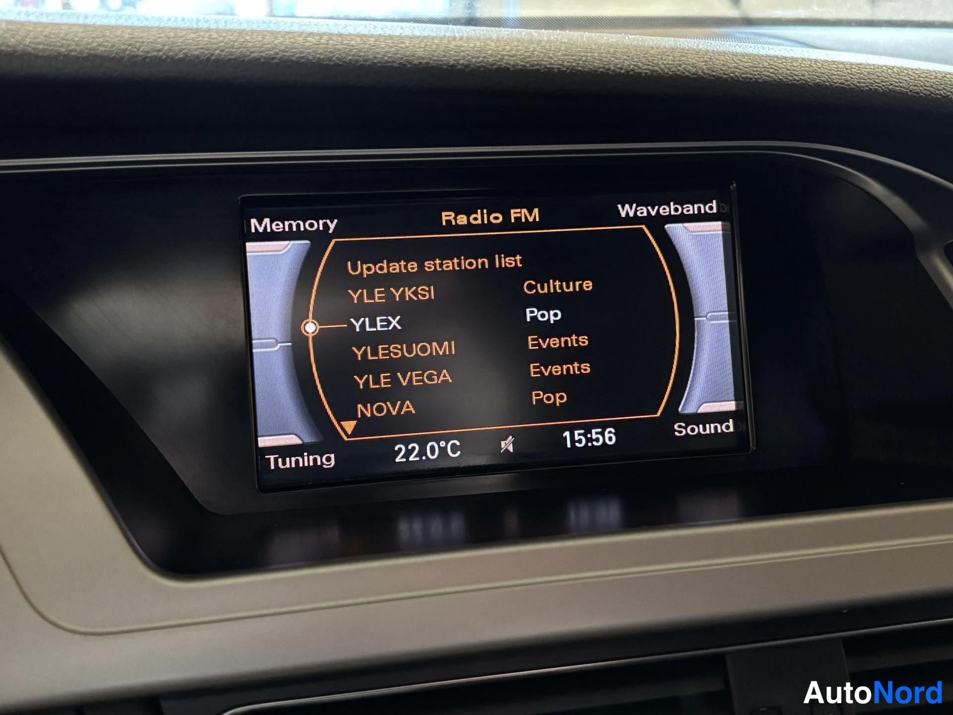 Grey Audi A4 2010, detail, photo 15