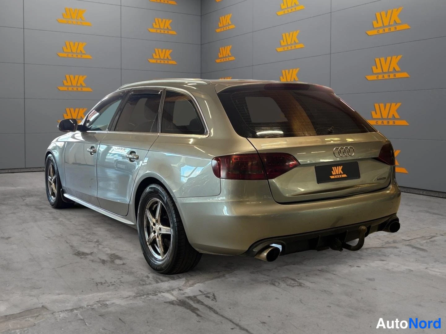 Grey Audi A4 2010, rear three-quarter, photo 5