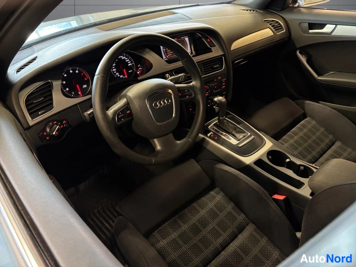 Grey Audi A4 2010, cockpit, photo 7